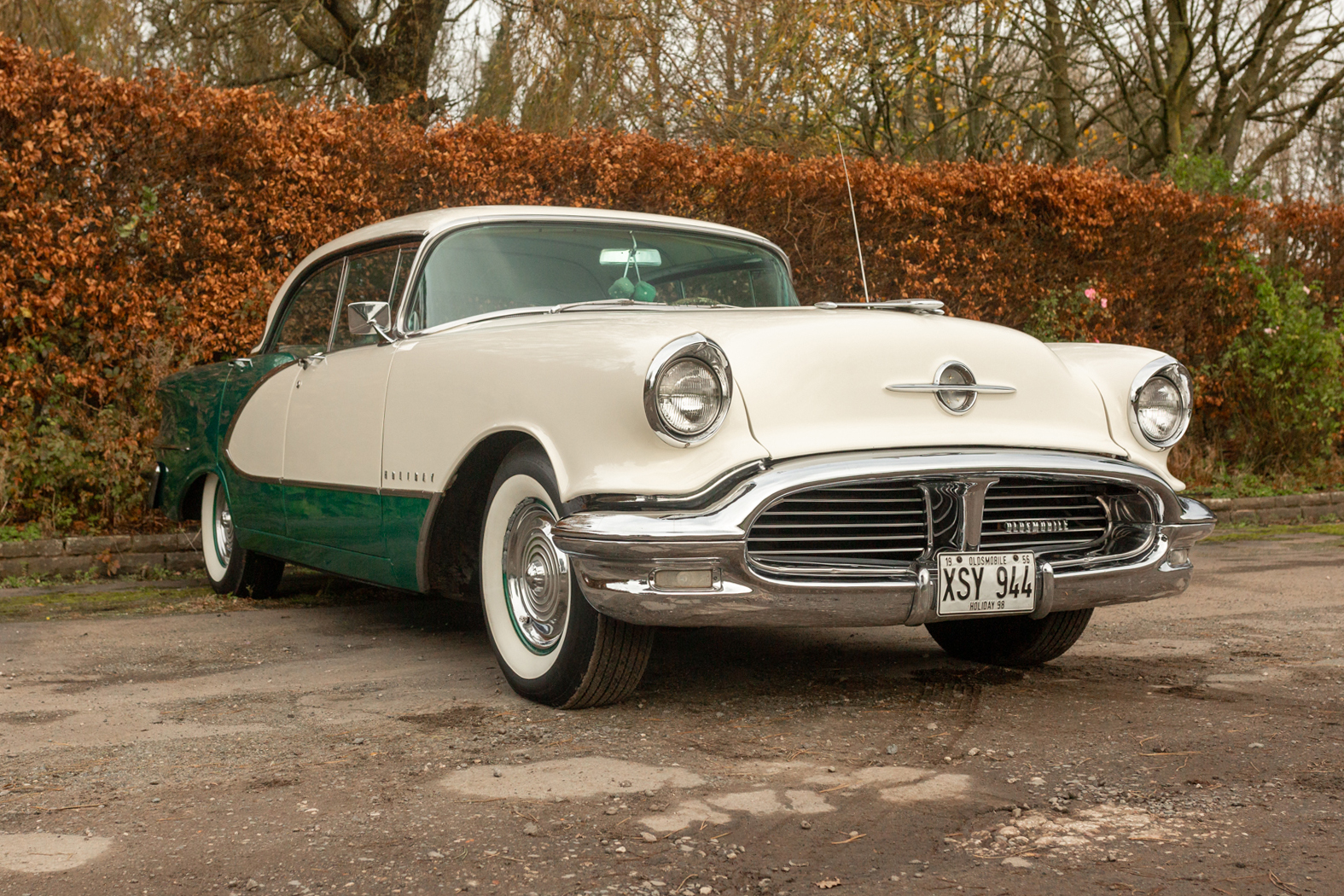 1956 OLDSMOBILE 98 HOLIDAY SEDAN - LHD