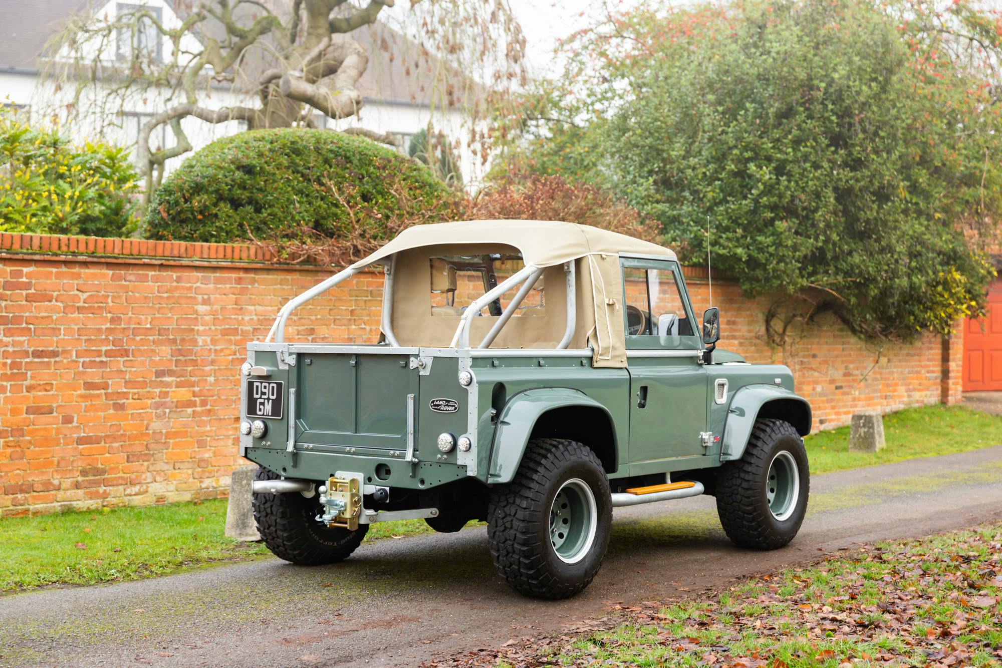 2010 LAND ROVER DEFENDER 90 'OUTLANDER'