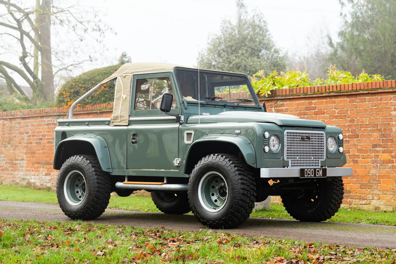 Land rover defender 2010