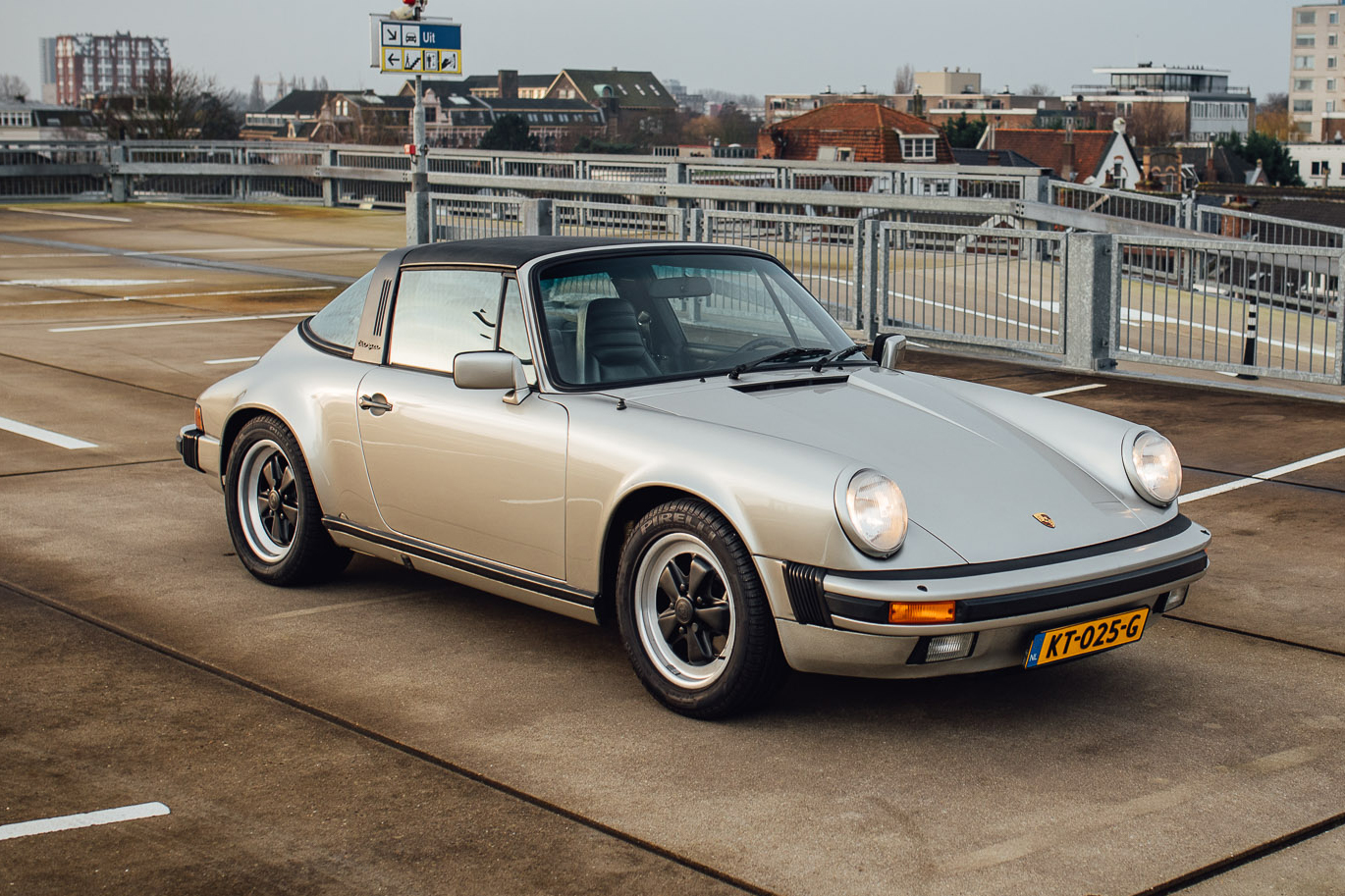 1984 PORSCHE 911 CARRERA 3.2 TARGA - LHD