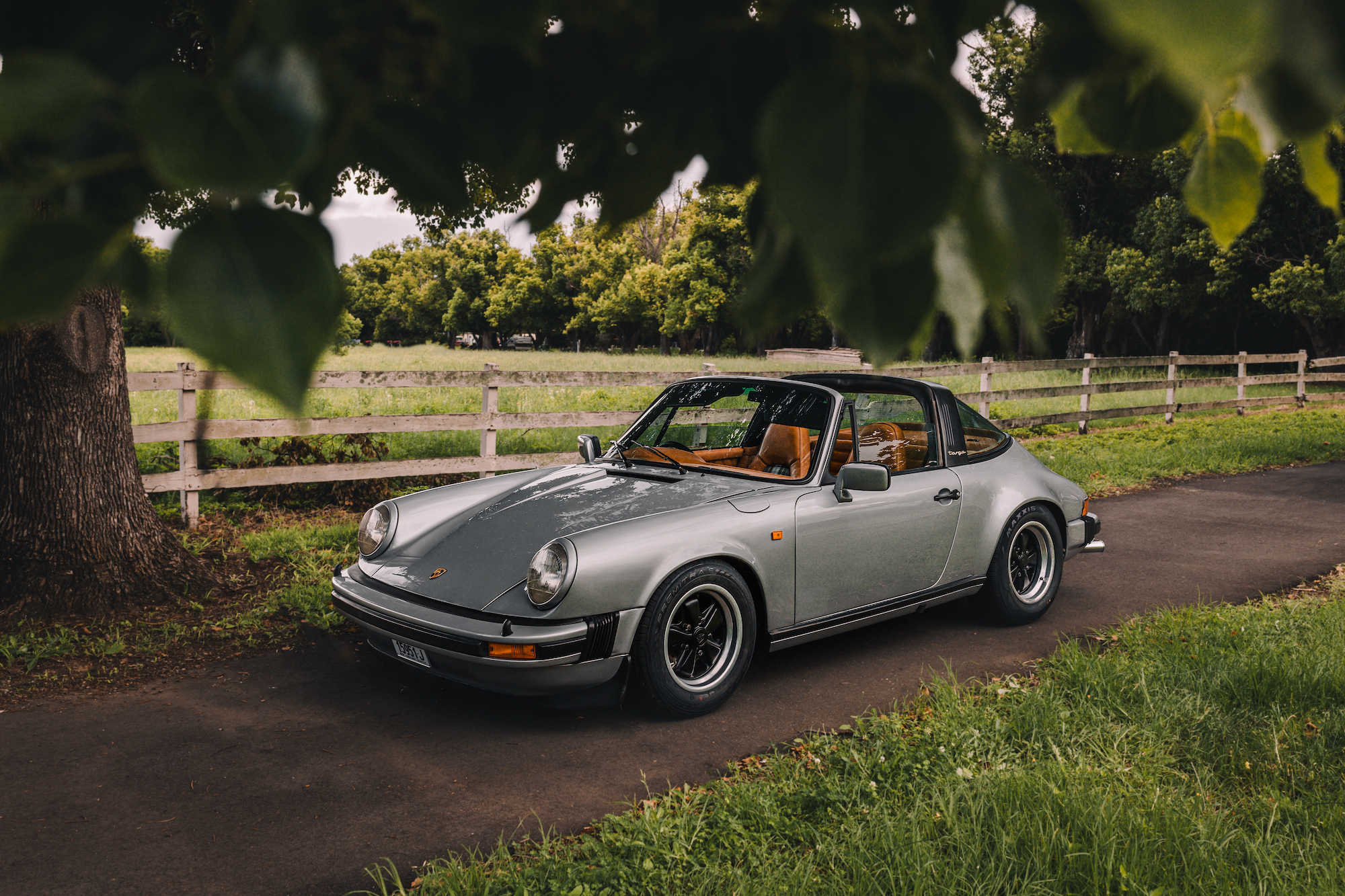 ポルシェ 911/Carrera 3.0 ドライバーズマニュアル 1976年 1976 Porsche 911 Carrera 3.0 Euro - YouTube