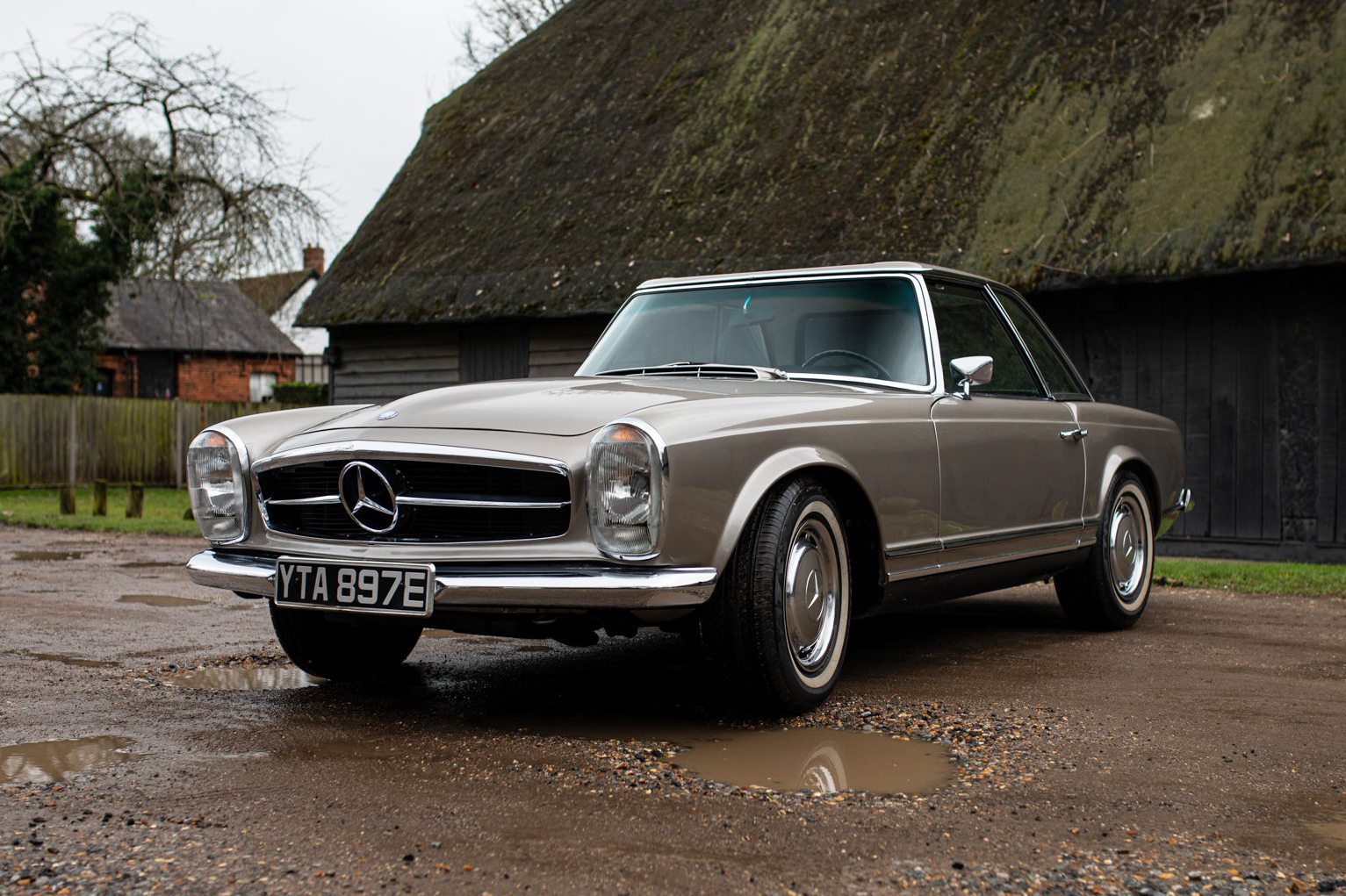1967 MERCEDES-BENZ 280 SL PAGODA