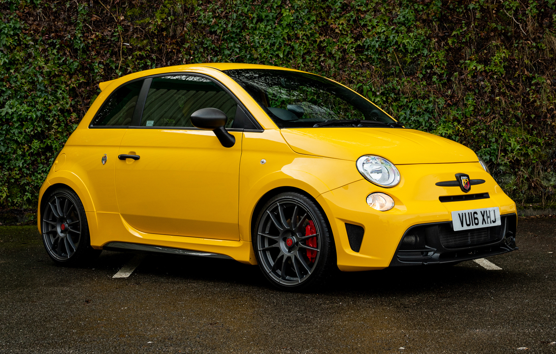 2016 ABARTH 695 BIPOSTO RECORD