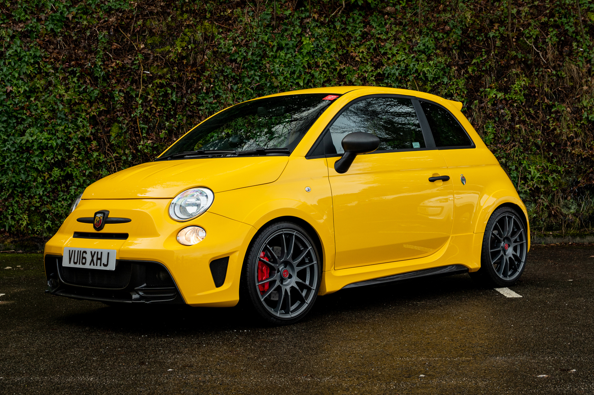 2016 ABARTH 695 BIPOSTO RECORD