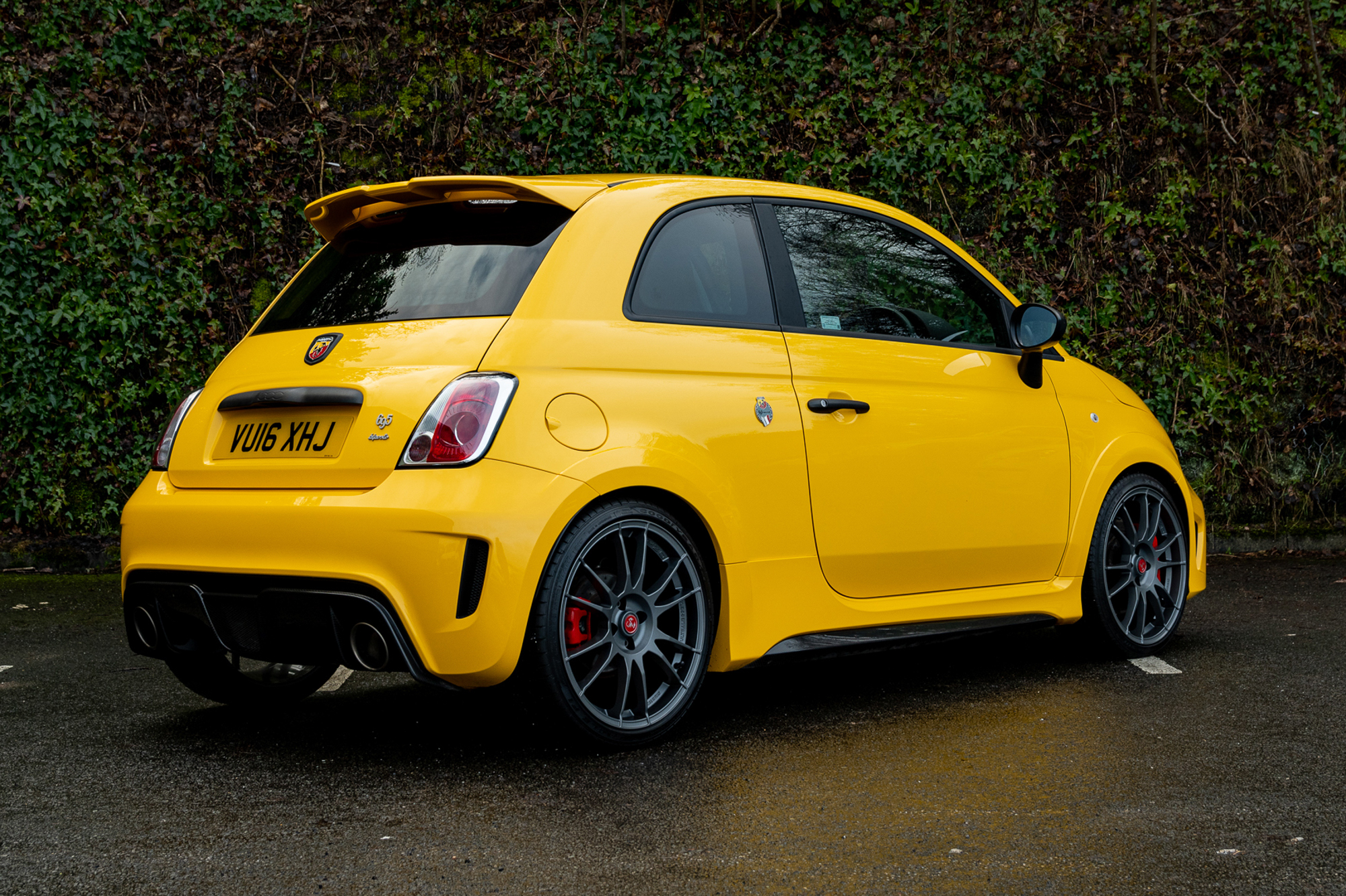 2016 ABARTH 695 BIPOSTO RECORD