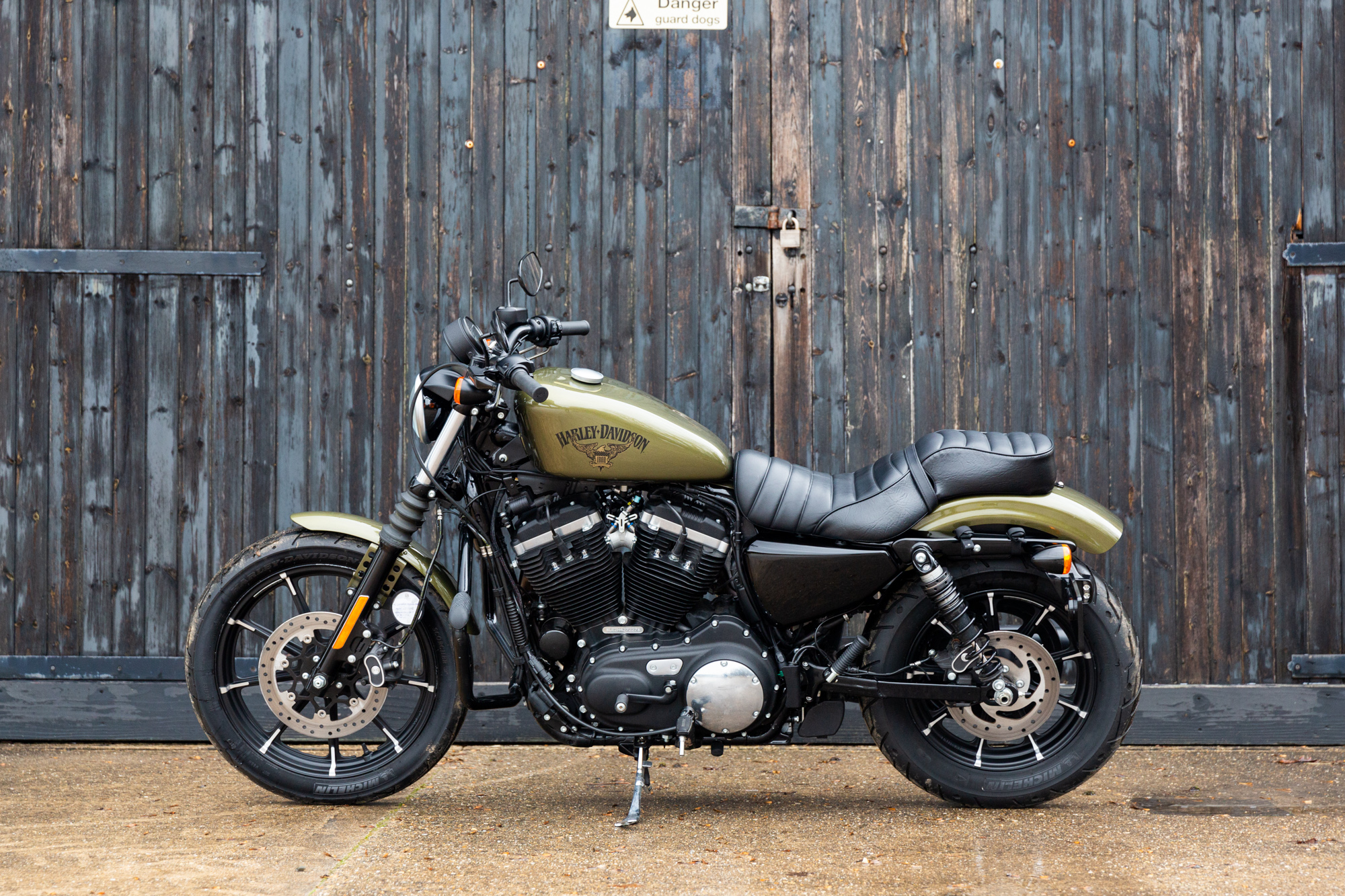 2017 iron 883 price