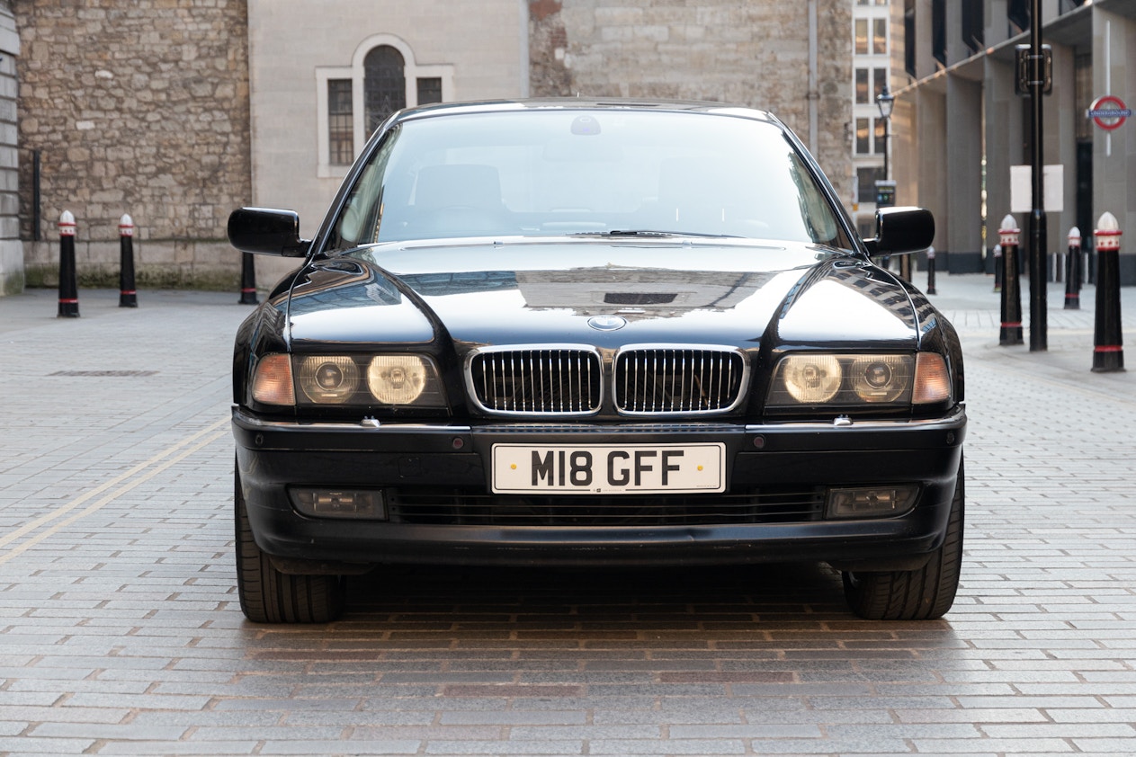 File:BMW 740 V8 E38 side rear.jpg - Wikipedia