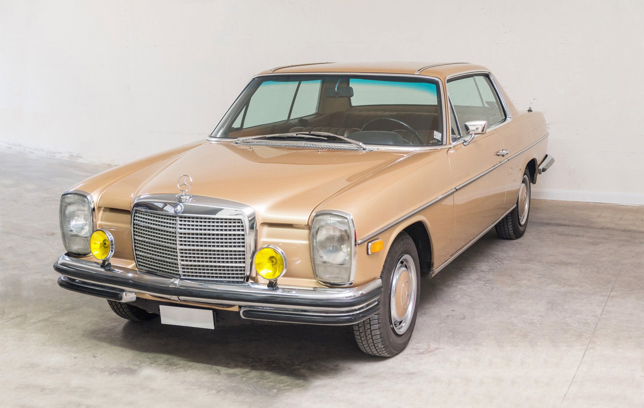 1971 MERCEDES-BENZ (W114) 250 CE