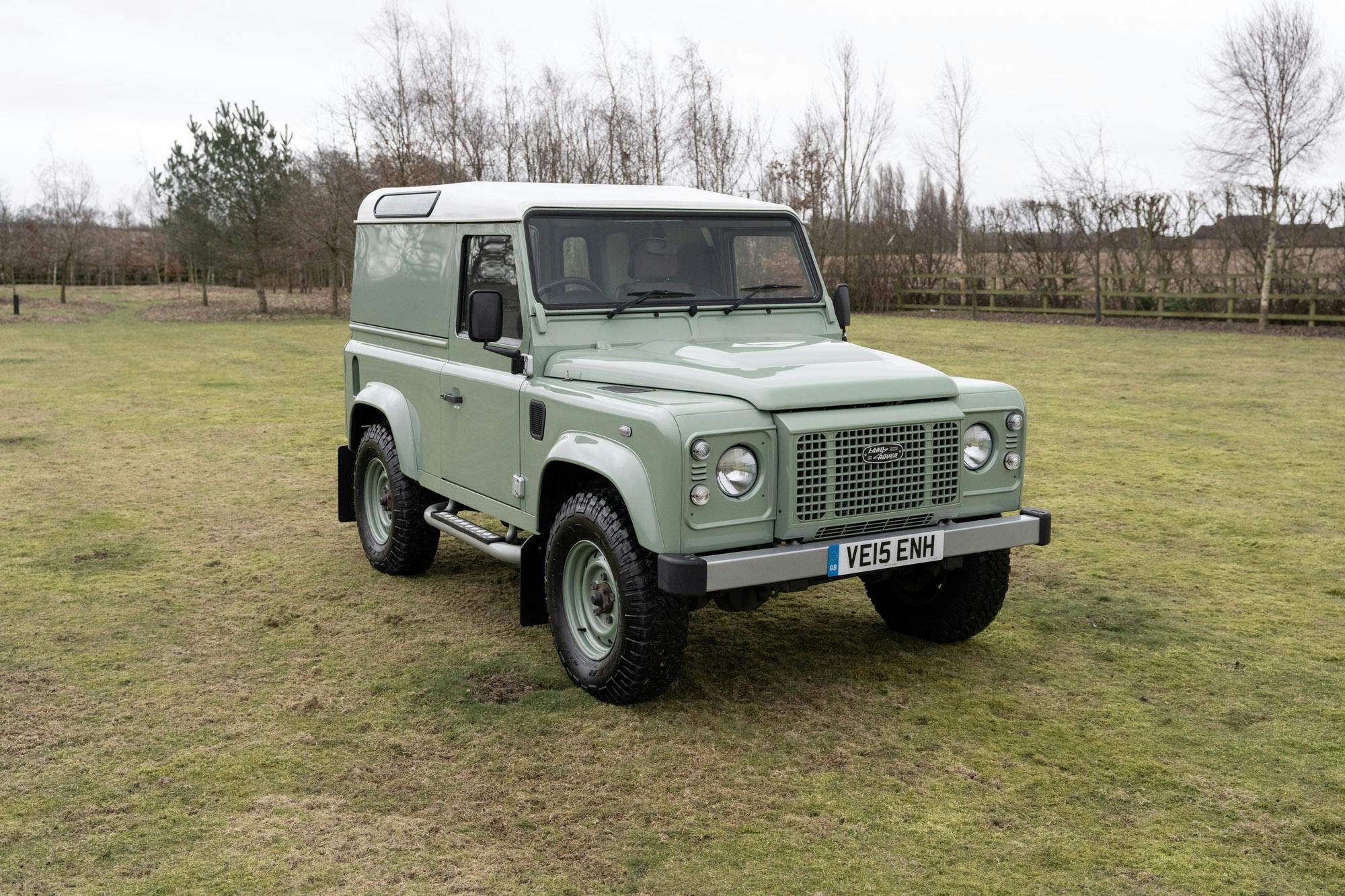 2015 LAND ROVER DEFENDER 90 HERITAGE - JLR PRESS CAR