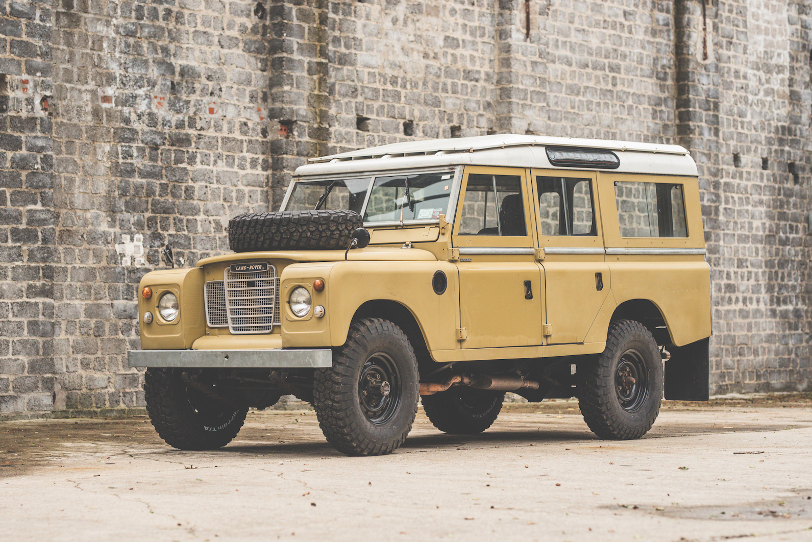 1975 LAND ROVER SERIES III 109"