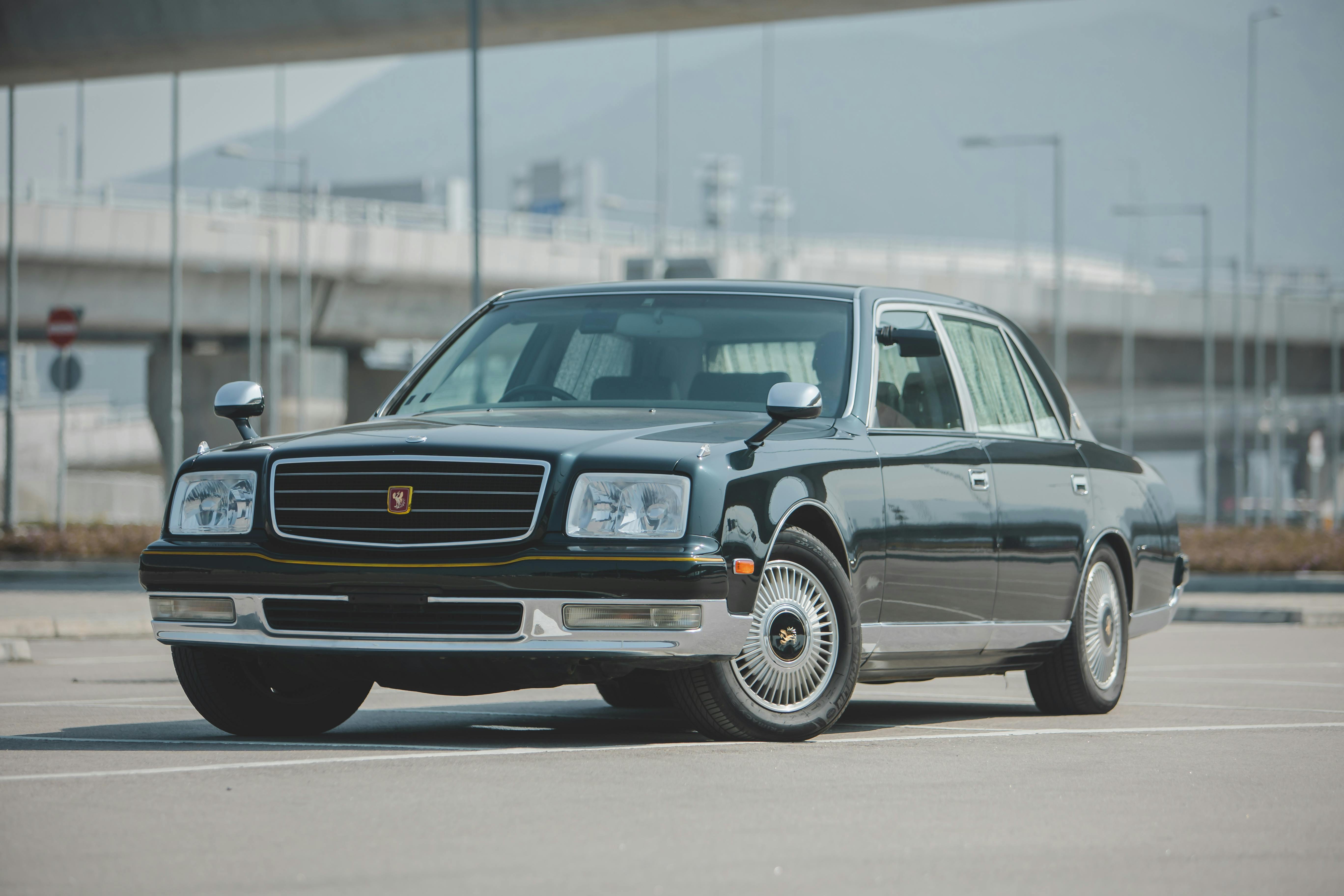 2003 TOYOTA CENTURY V12