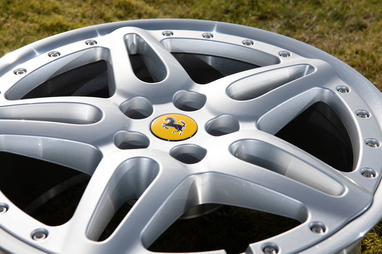SET OF NEW FERRARI 612 SCAGLIETTI ALLOY WHEELS For Sale by Auction
