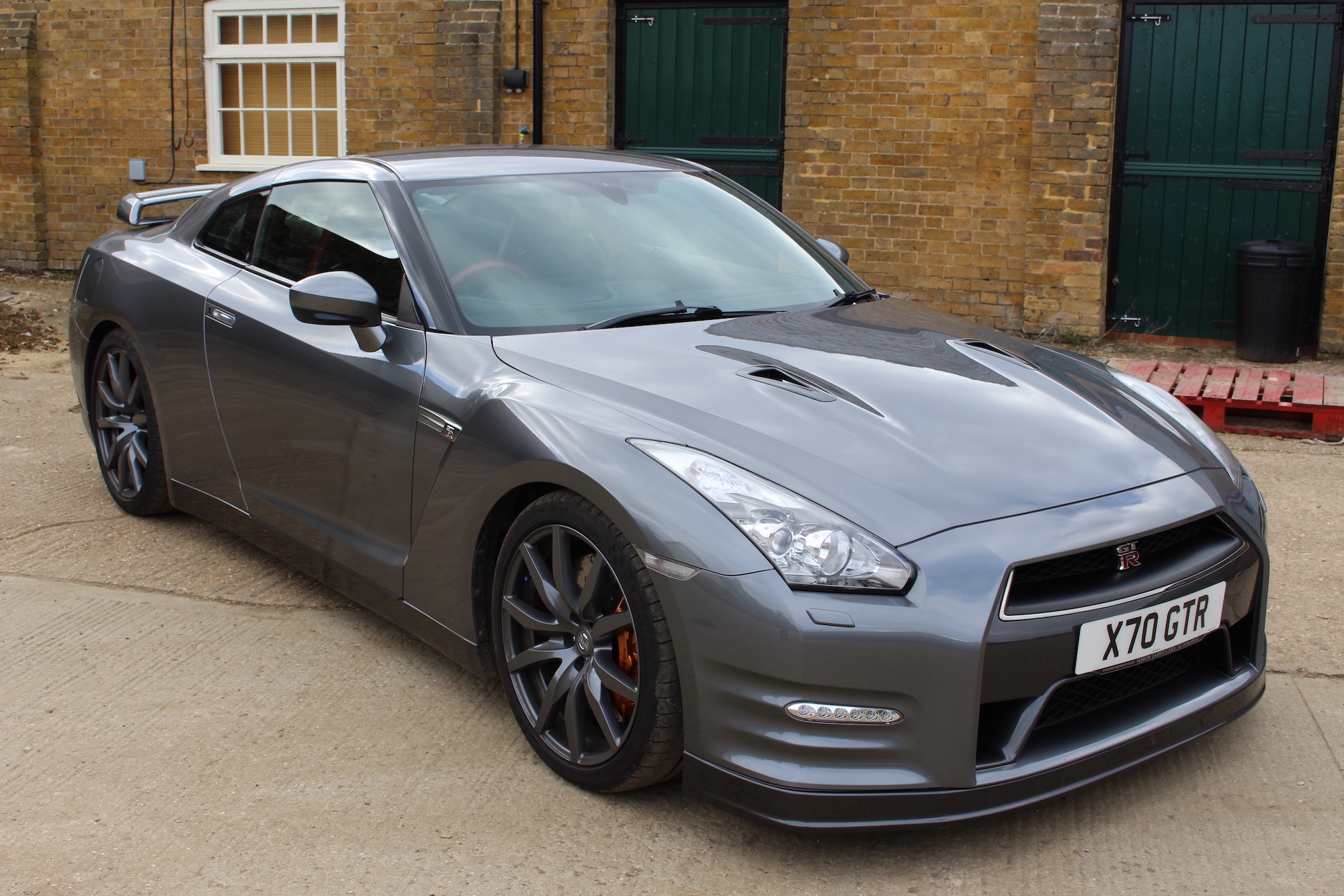 13 Nissan R35 Gt R Premium Edition