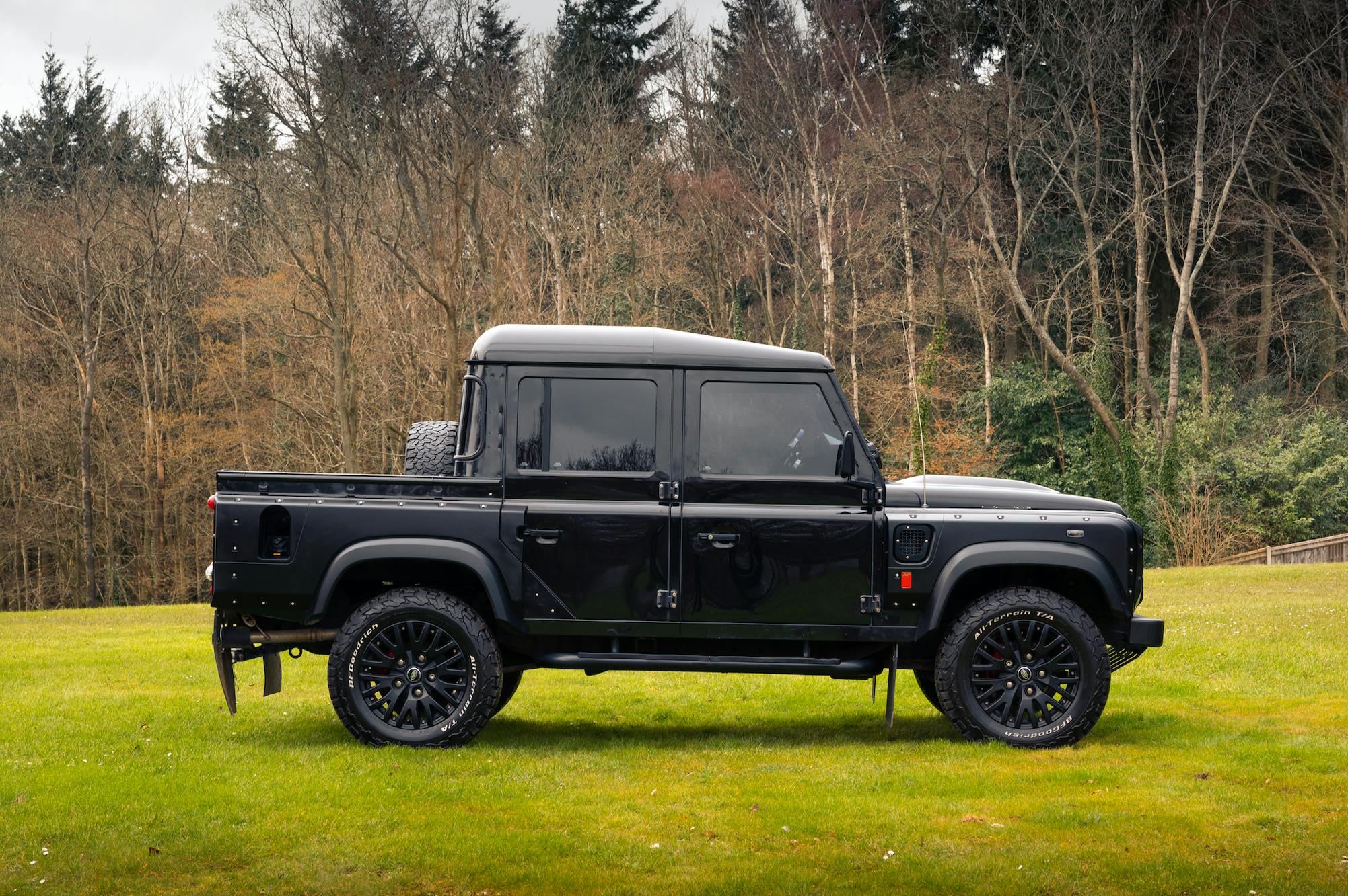 2013 LAND ROVER DEFENDER 110 DOUBLE CAB 'KAHN'