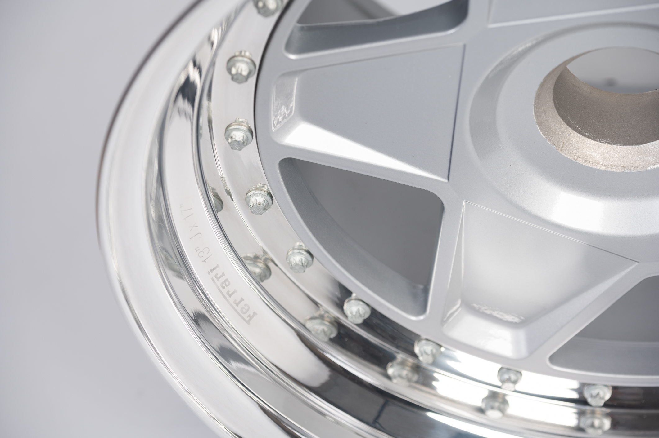 FERRARI F40 - SET OF RESTORED ALLOY WHEELS