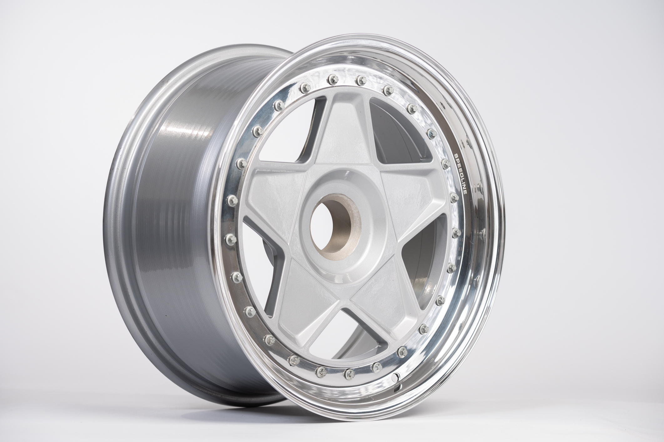 FERRARI F40 - SET OF RESTORED ALLOY WHEELS