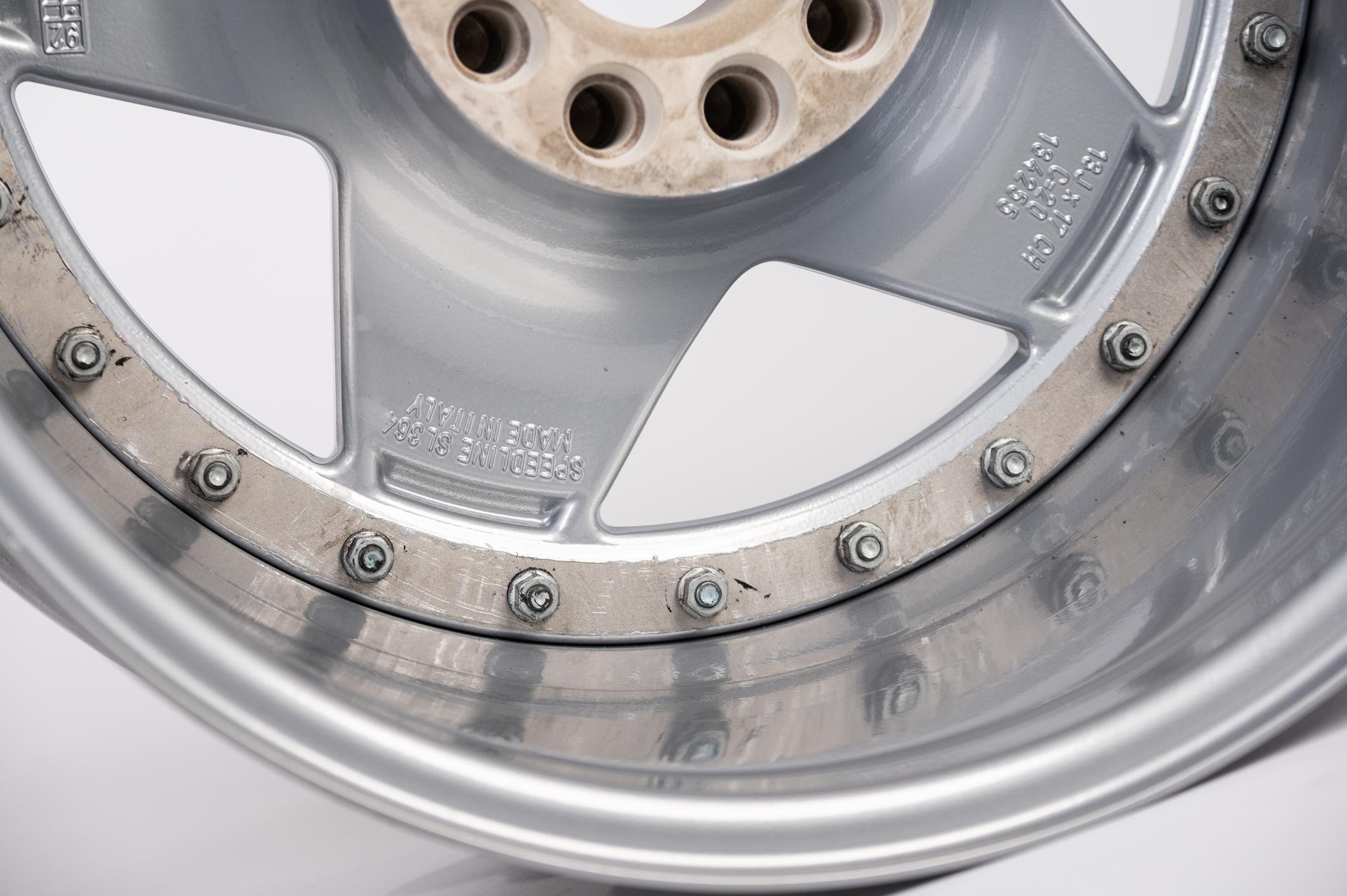 FERRARI F40 - SET OF RESTORED ALLOY WHEELS