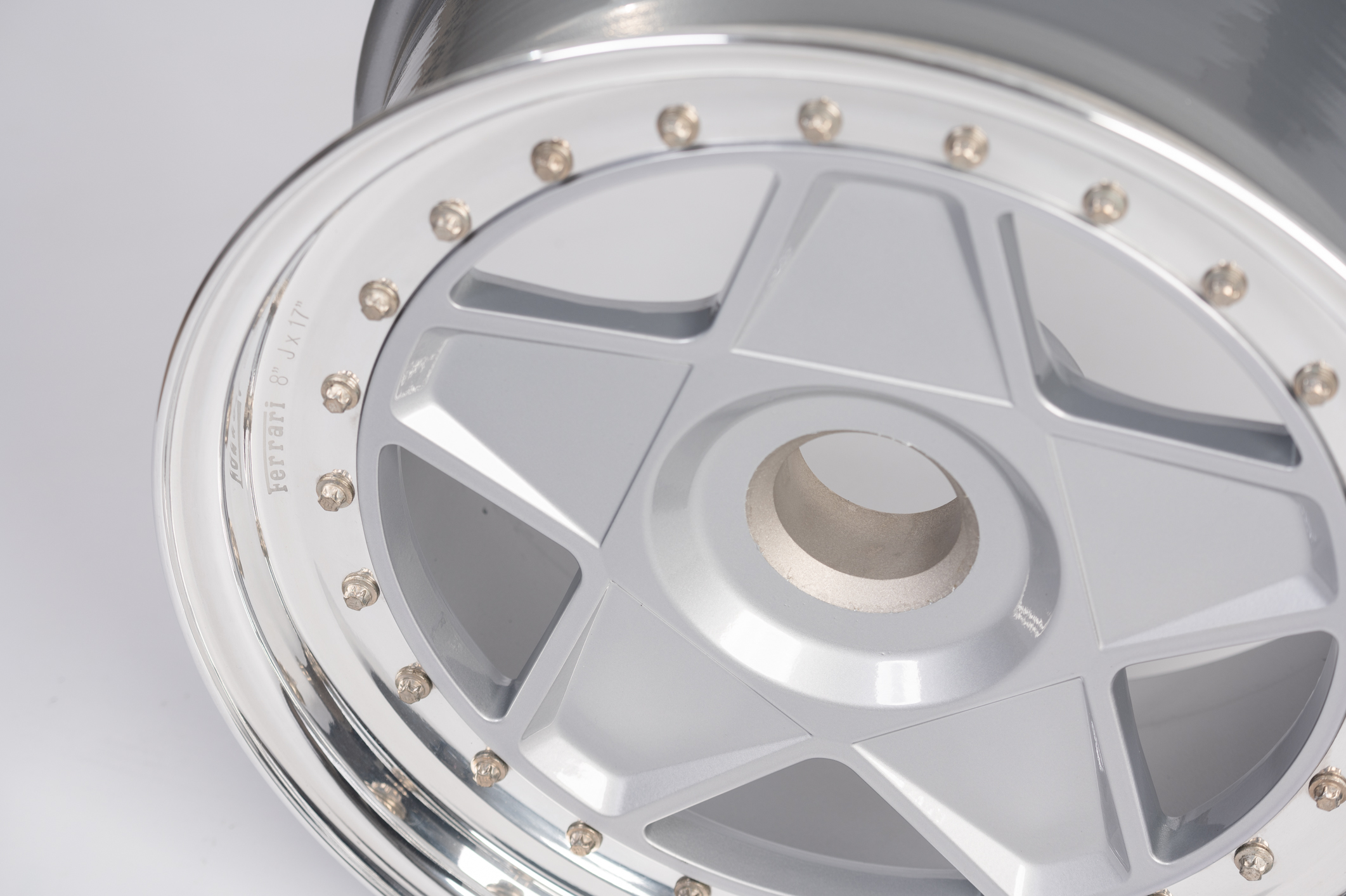 FERRARI F40 - SET OF RESTORED ALLOY WHEELS