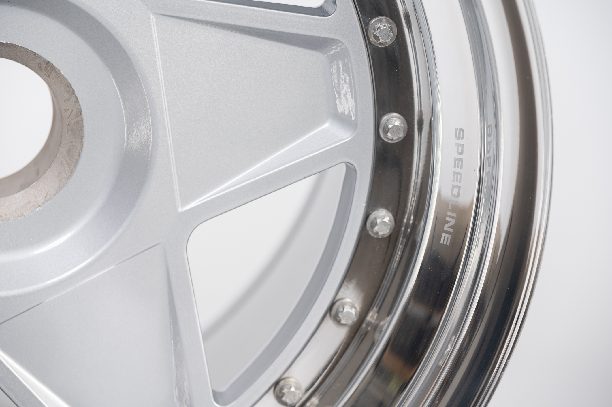 FERRARI F40 - SET OF RESTORED ALLOY WHEELS