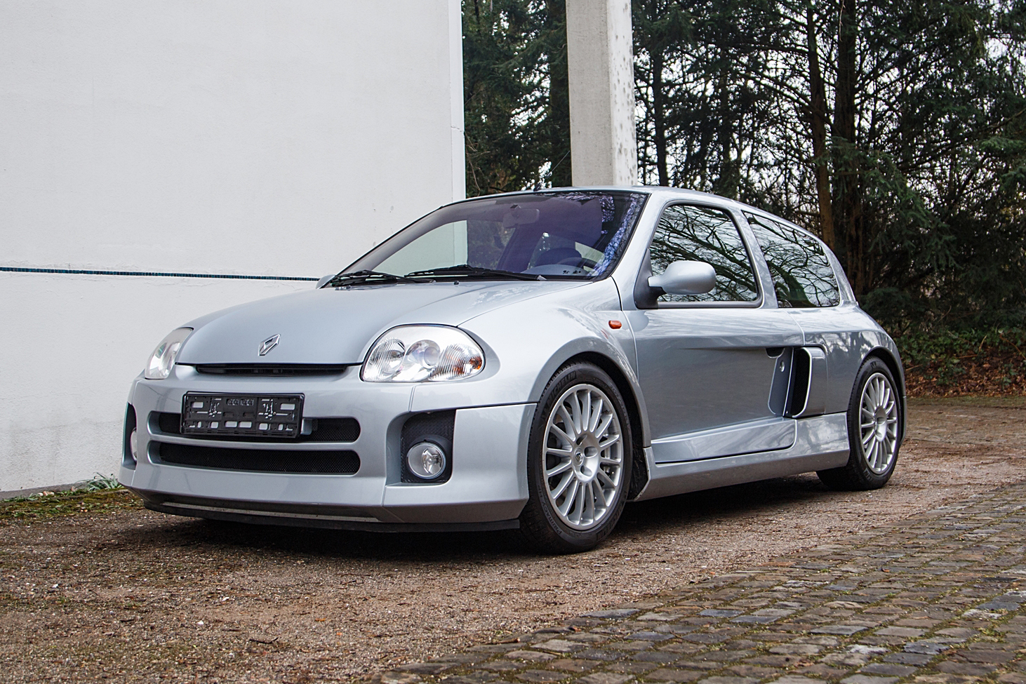 2002 RENAULT CLIO V6 - 29,912 KM