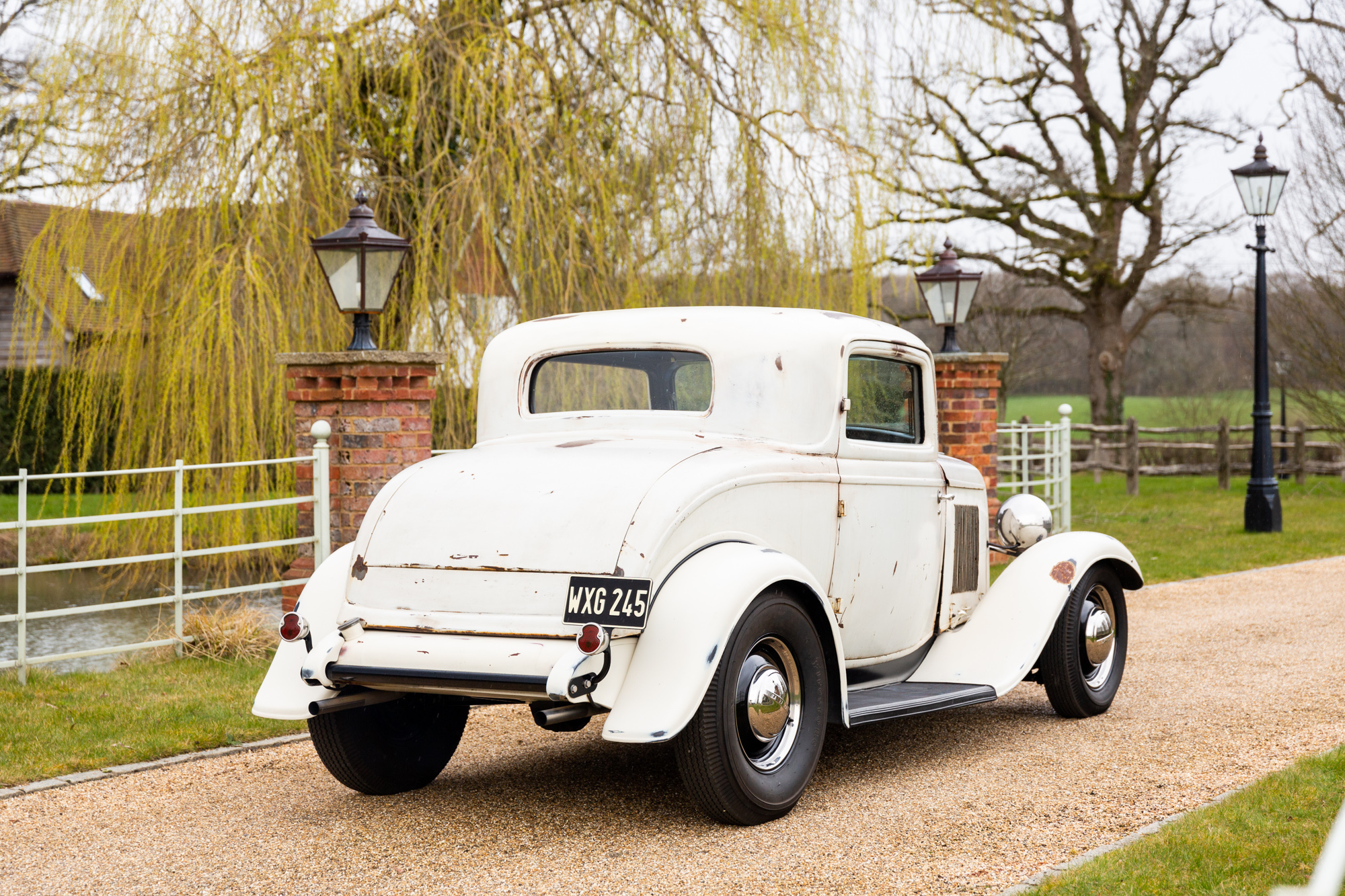 1932 FORD MODEL B - 3 WINDOW COUPE