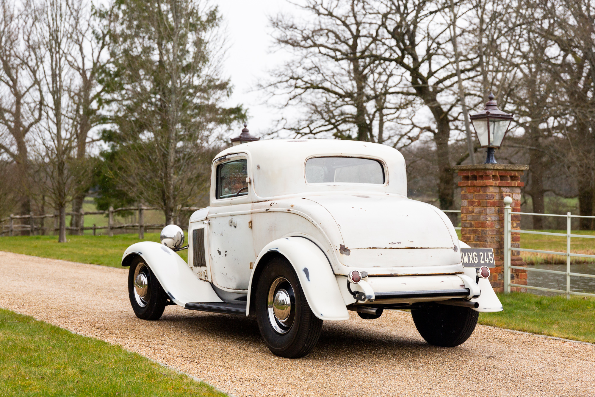 1932 FORD MODEL B - 3 WINDOW COUPE