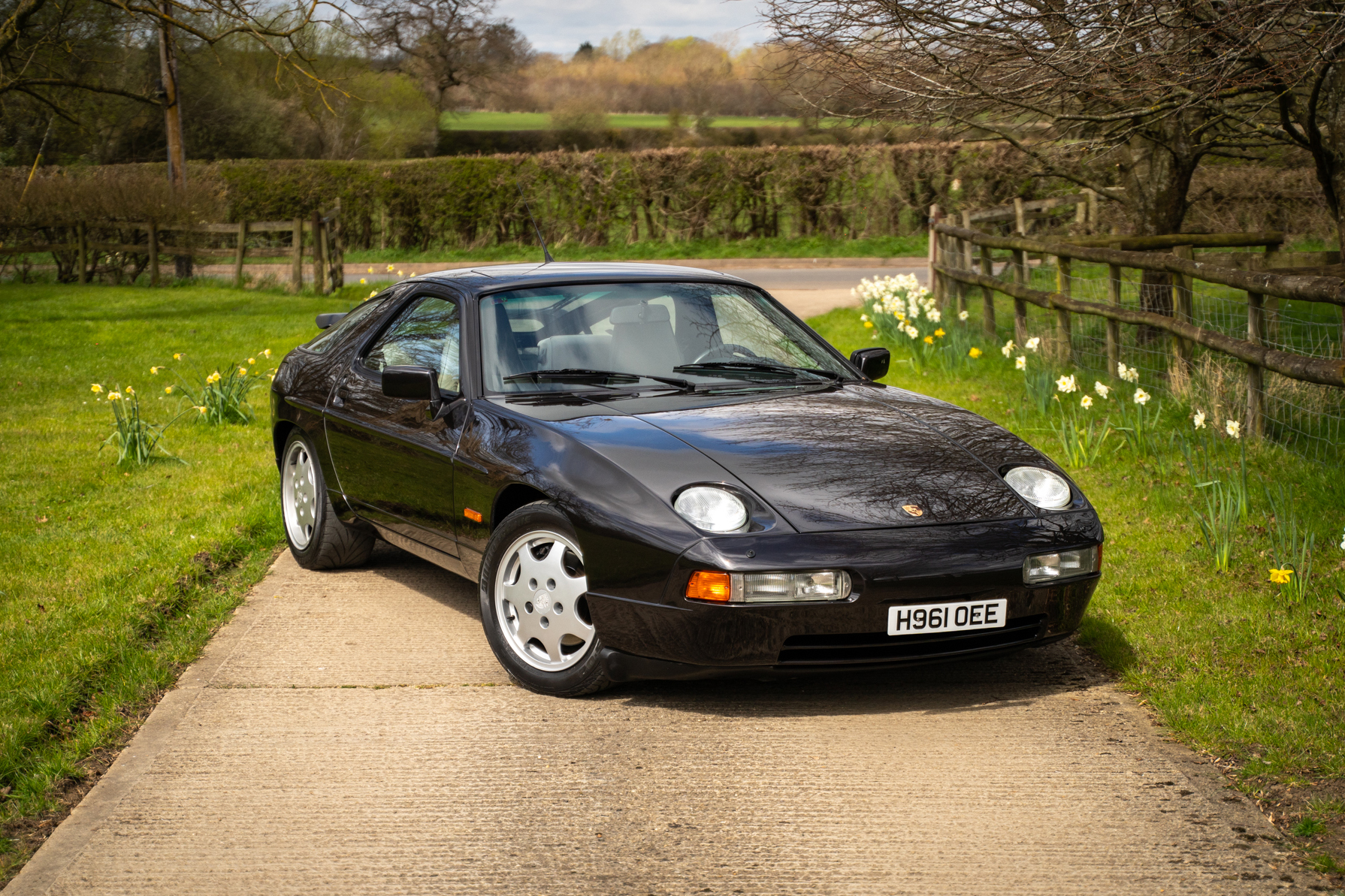 NO RESERVE: 1990 PORSCHE 928 S4