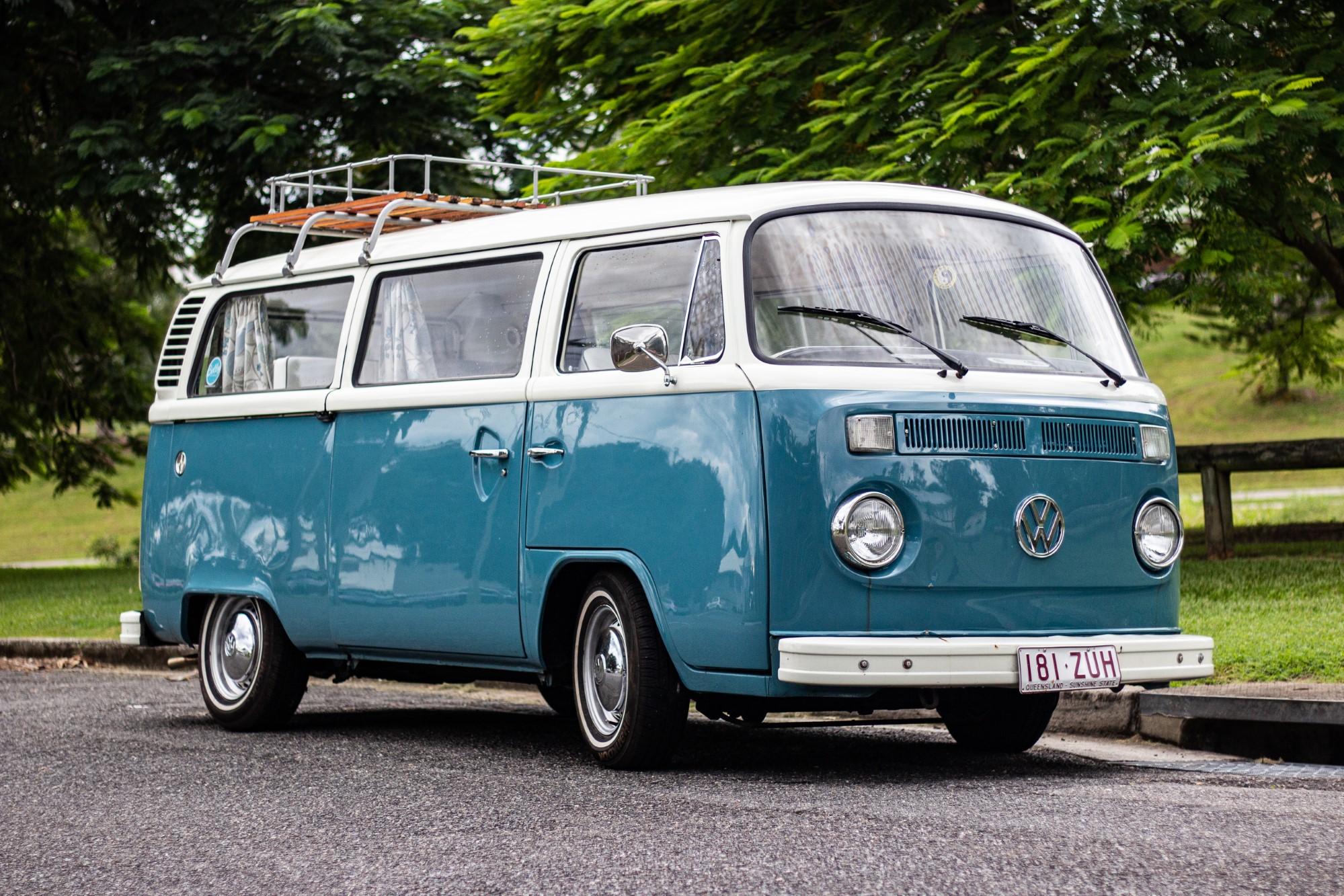 1977 VOLKSWAGEN T2 KOMBI