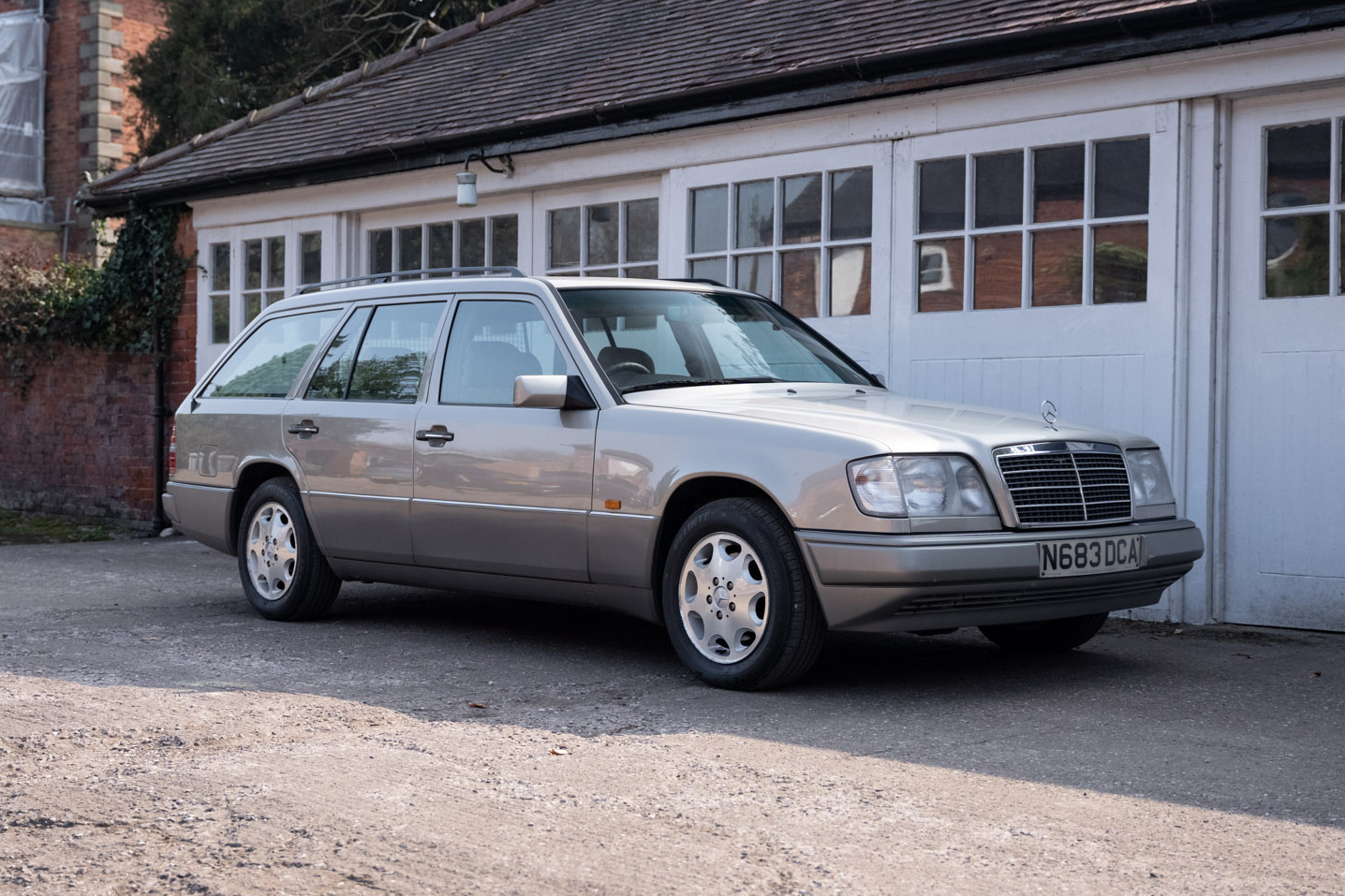 NO RESERVE: 1995 MERCEDES-BENZ (W124) E280