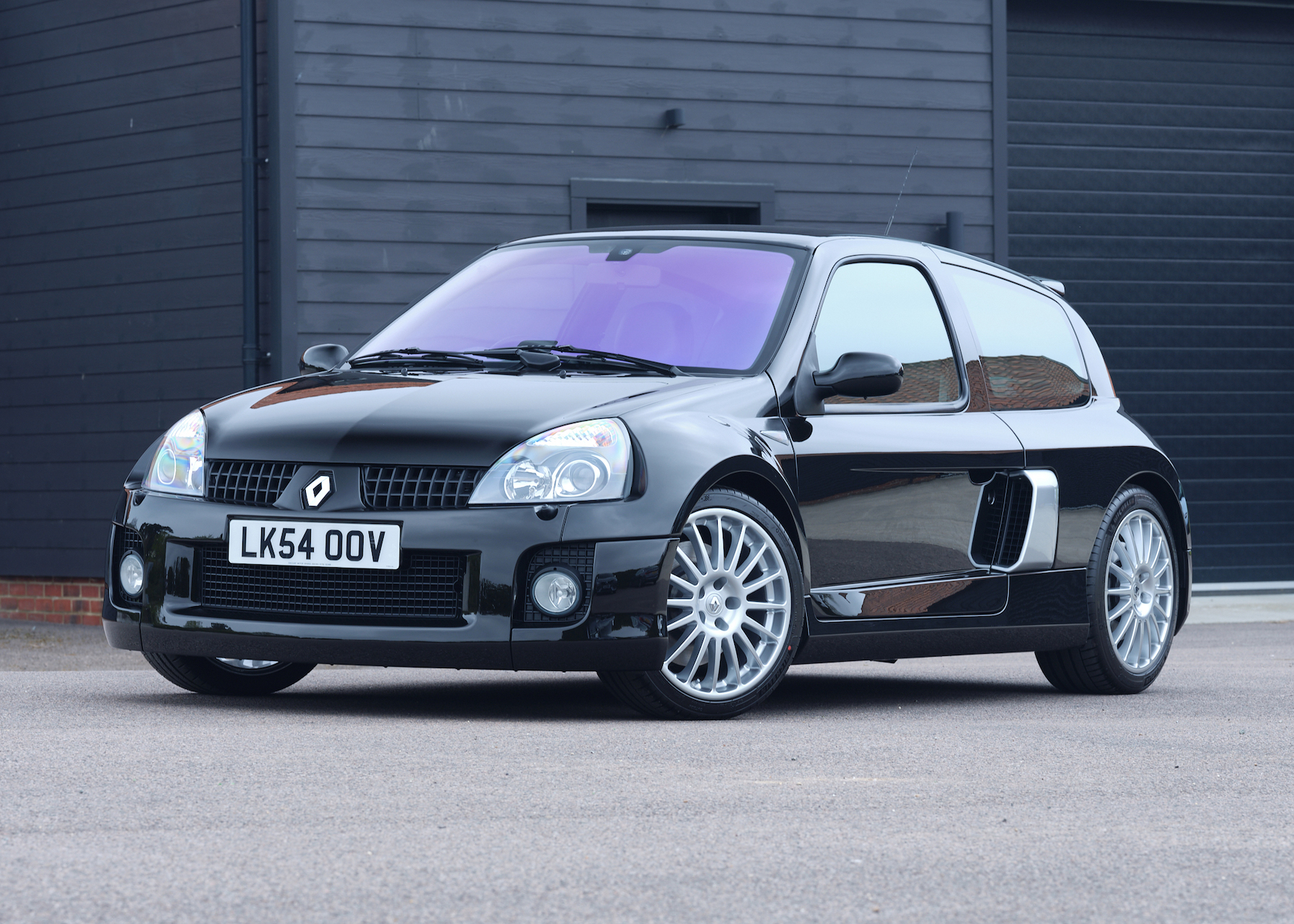 NO RESERVE: 2004 RENAULT CLIO V6 PHASE 2 - 17,437 MILES