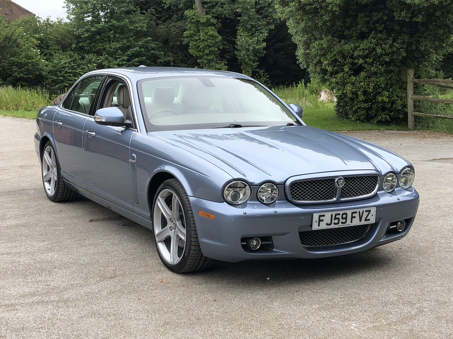 2009 JAGUAR XJ SOVEREIGN