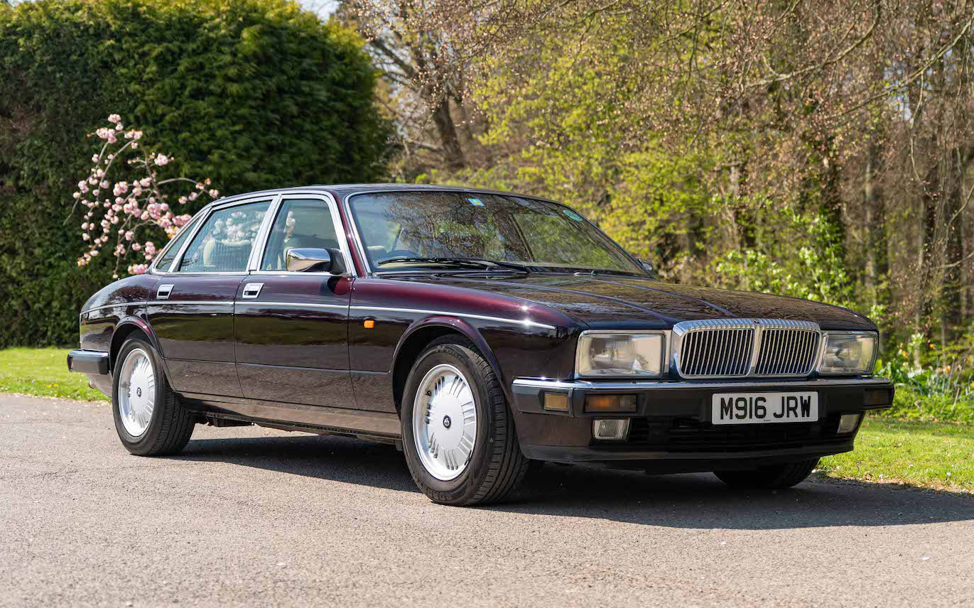 NO RESERVE: 1994 DAIMLER XJ40