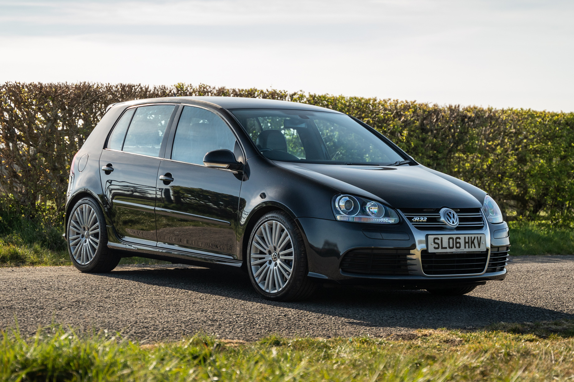 NO RESERVE: 2006 VOLKSWAGEN GOLF (MK5) R32