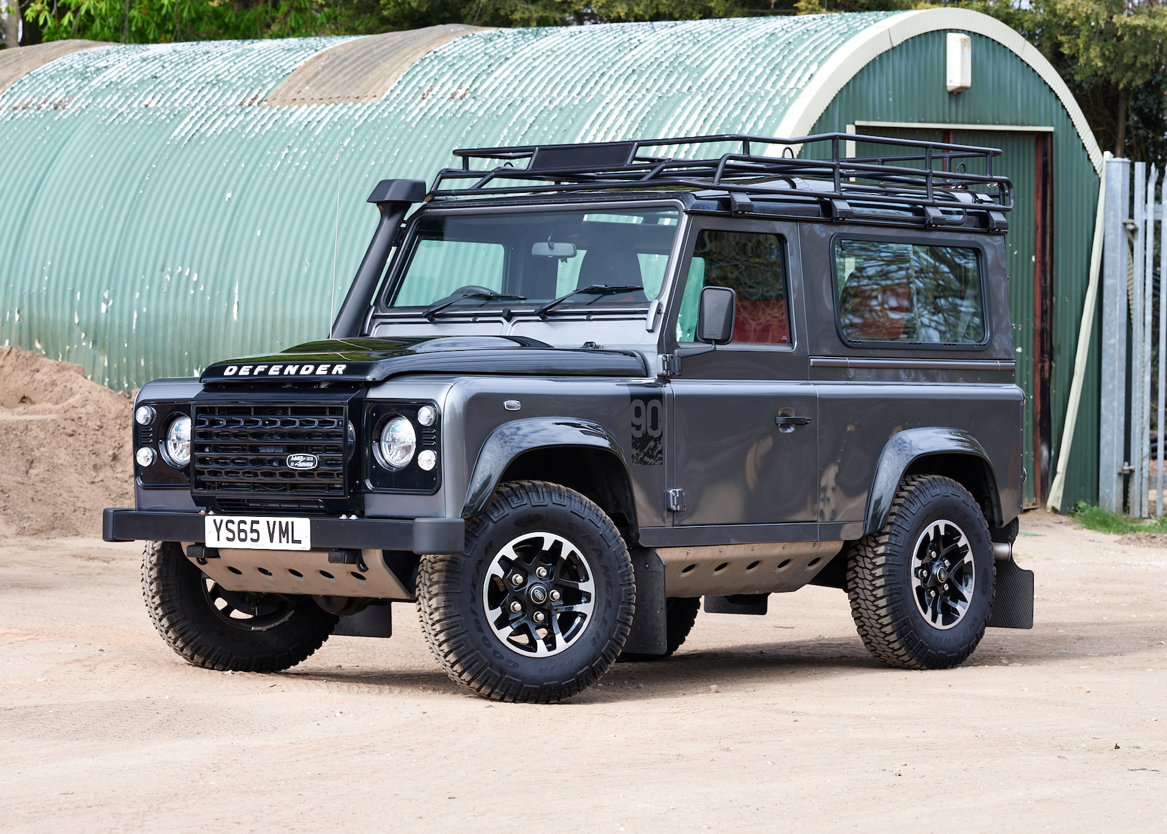 NO RESERVE: 2016 LAND ROVER DEFENDER 90 ADVENTURE