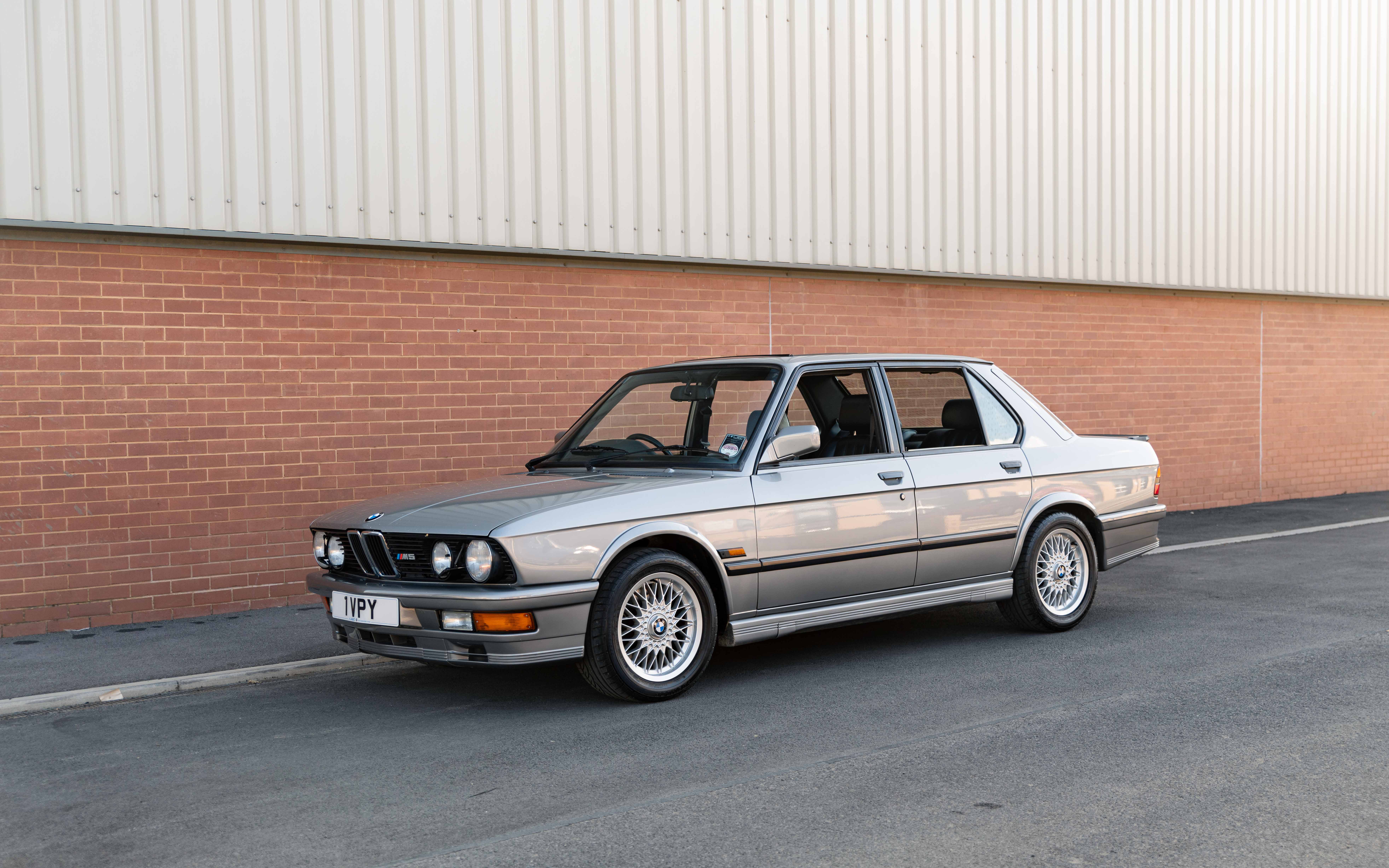 Side skirts for E28 M5 BMW