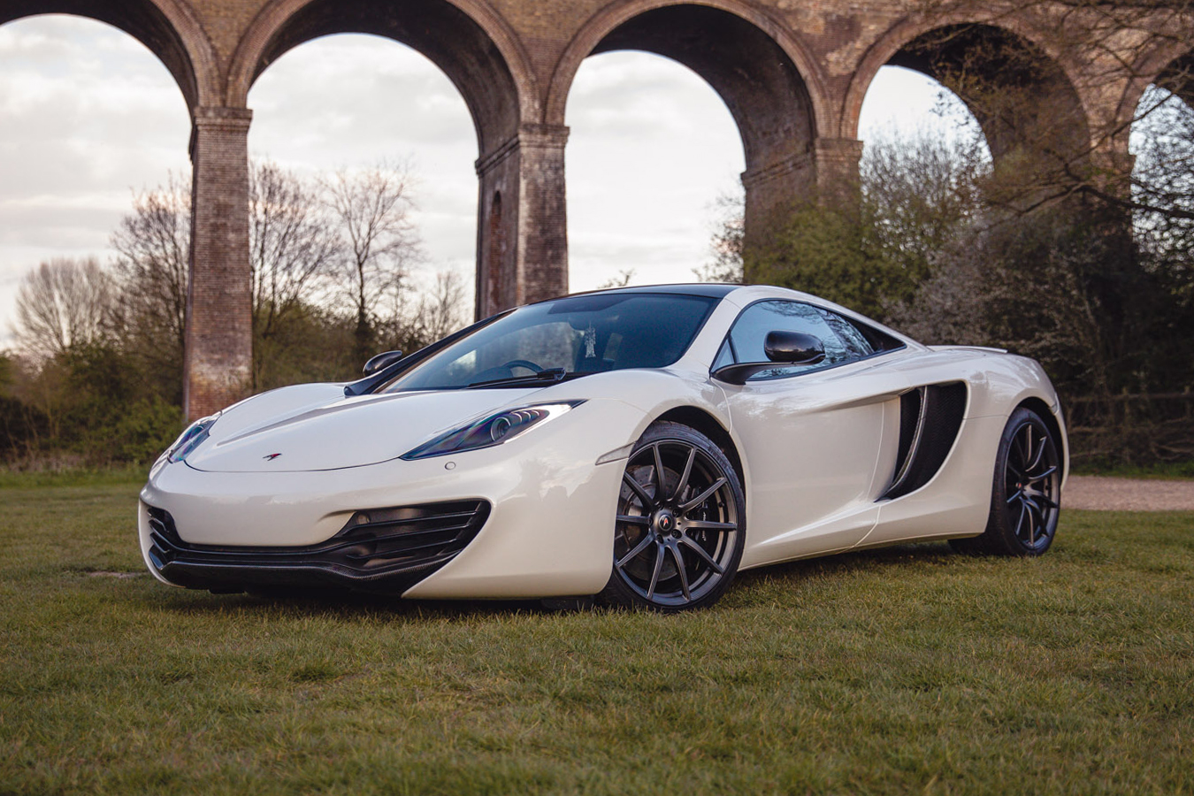 NO RESERVE: 2012 MCLAREN MP4-12C