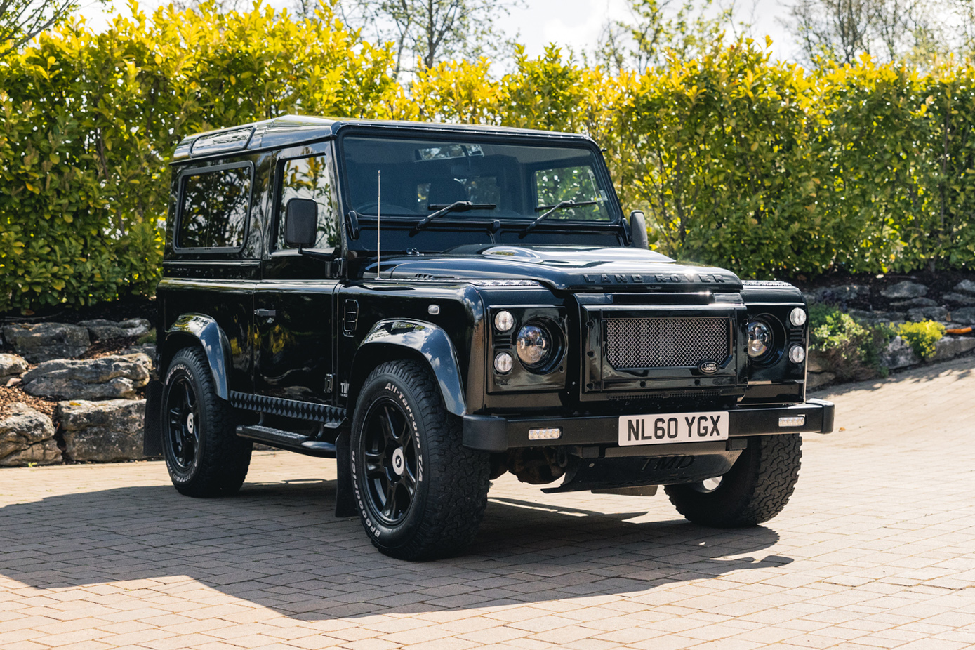 NO RESERVE: 2010 LAND ROVER DEFENDER 90 XS