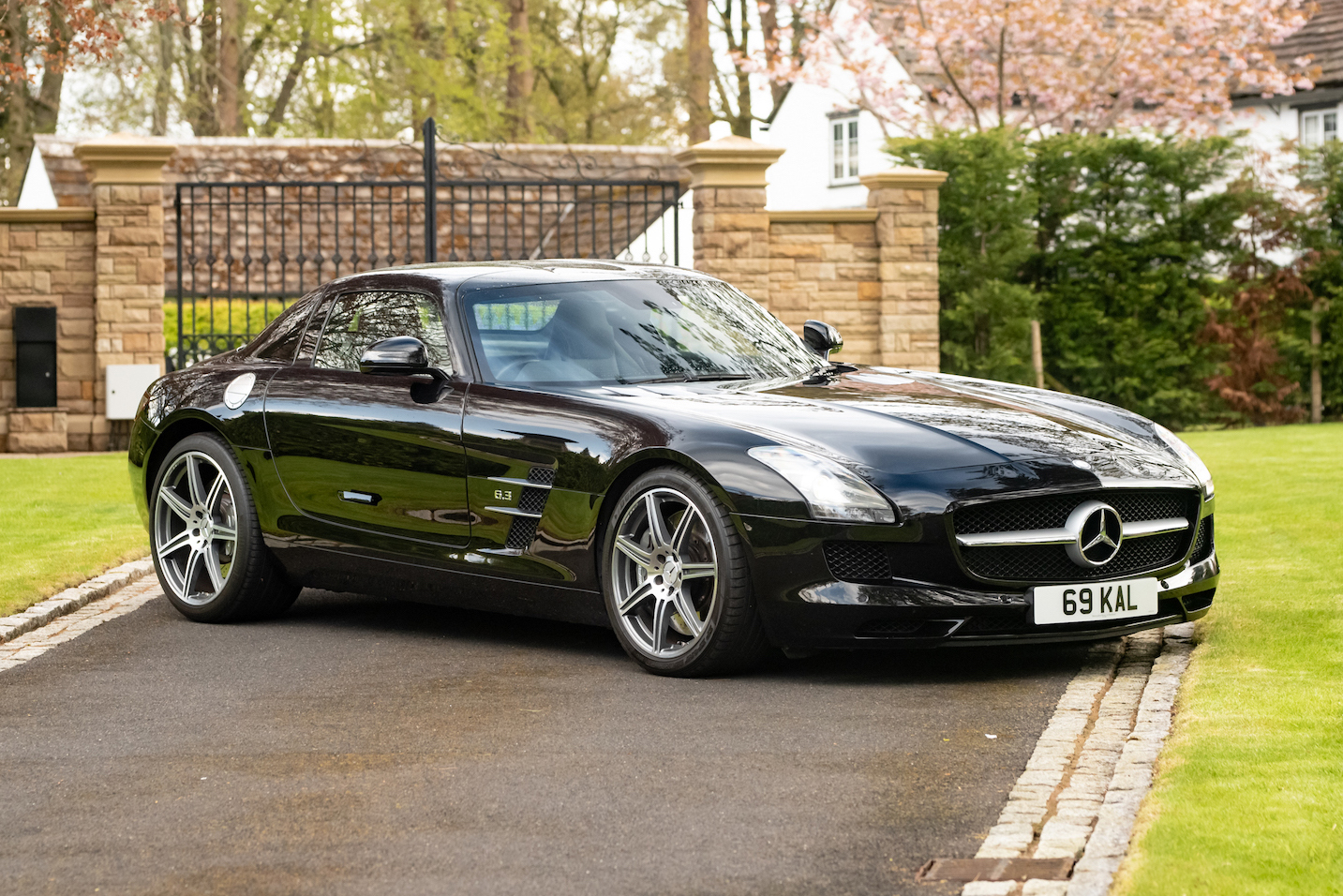 NO RESERVE: 2010 MERCEDES-BENZ SLS AMG