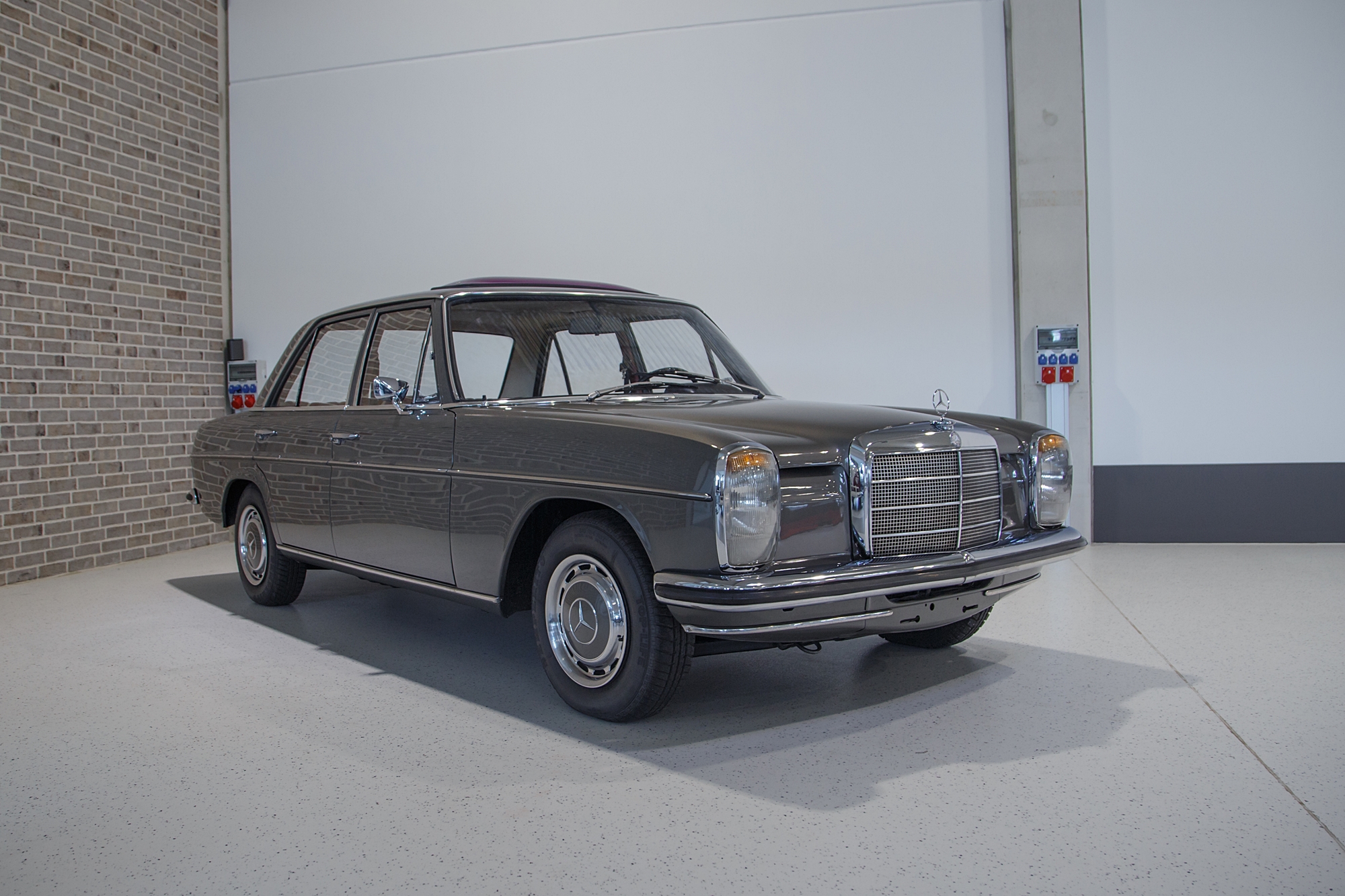 1971 Mercedes Benz W115 200 8