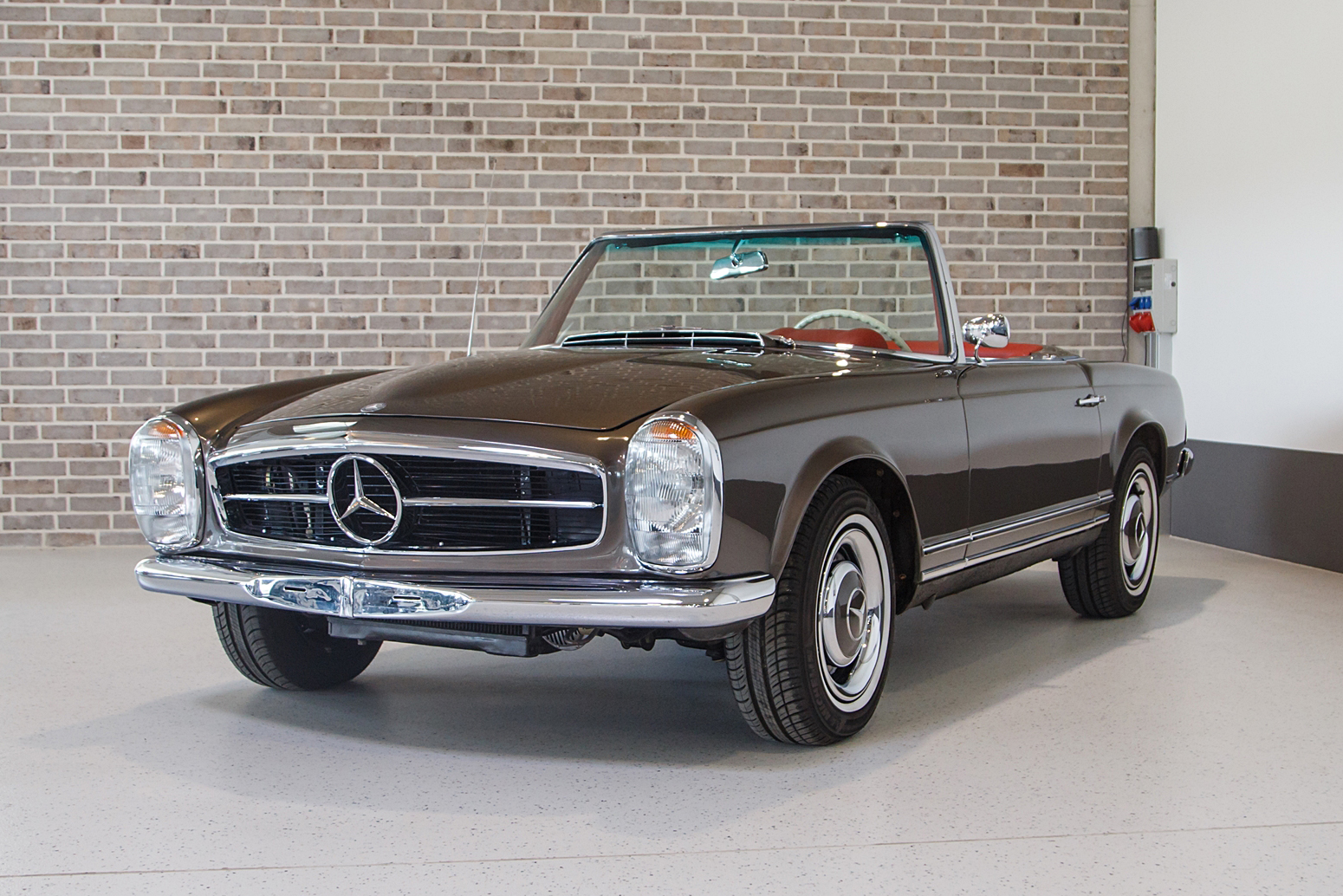 1966 MERCEDES-BENZ 230 SL PAGODA