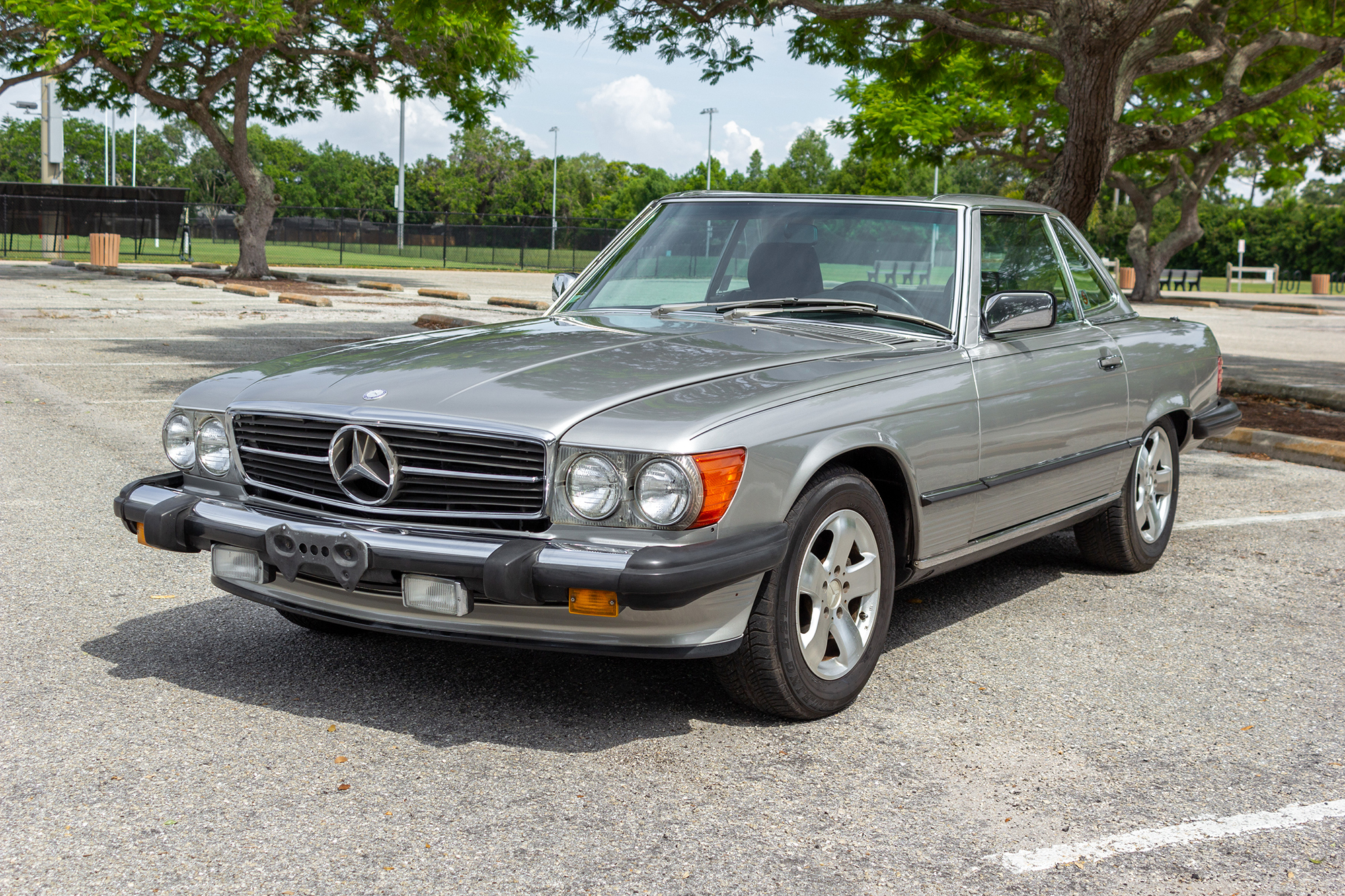 NO RESERVE: 1989 MERCEDES-BENZ (R107) 560 SL