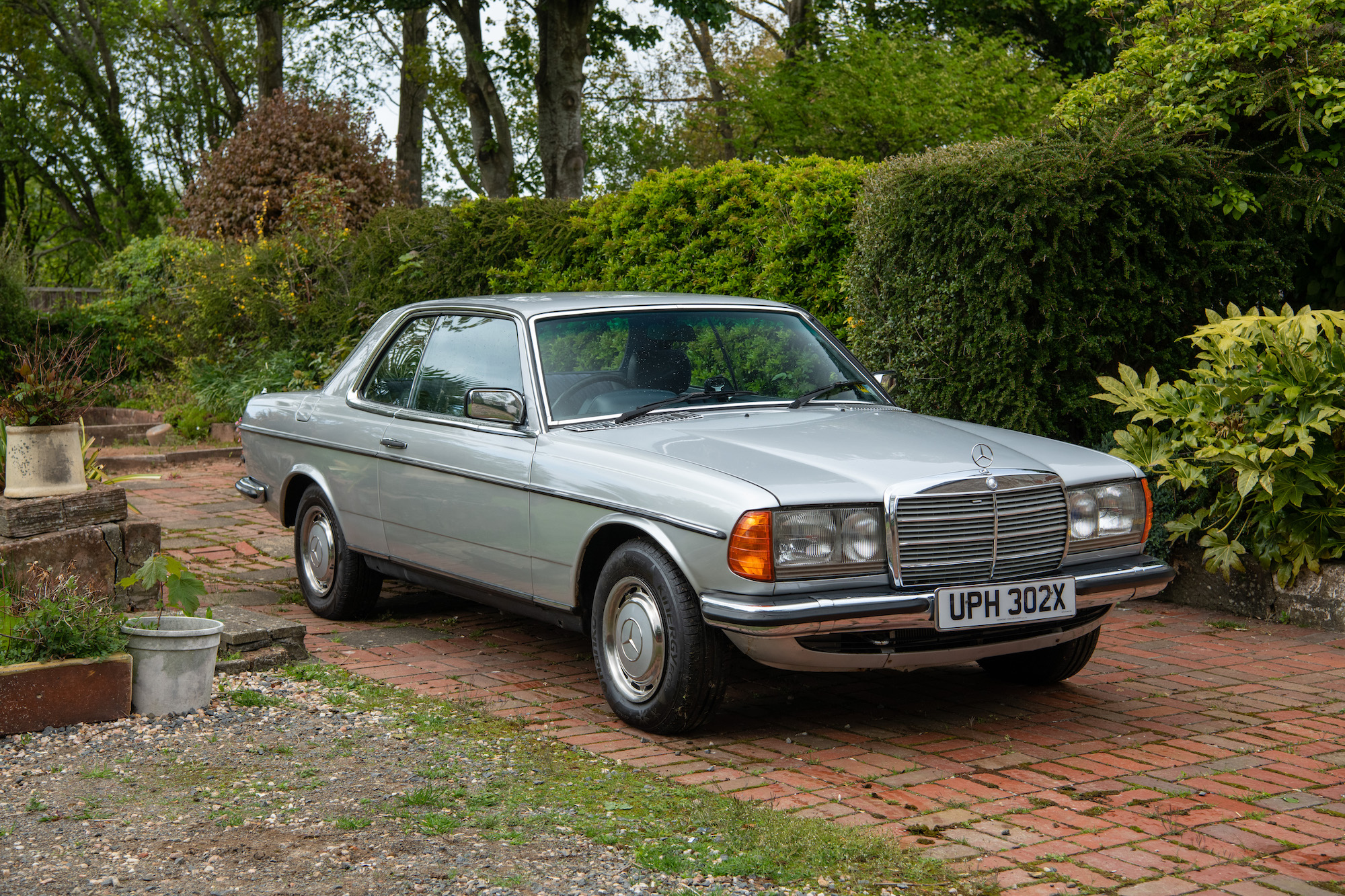 NO RESERVE: 1982 MERCEDES-BENZ (W123) 230 CE