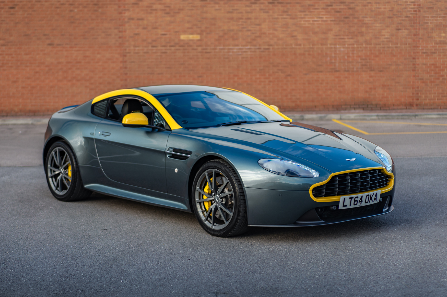 NO RESERVE: 2014 ASTON MARTIN V8 VANTAGE N430