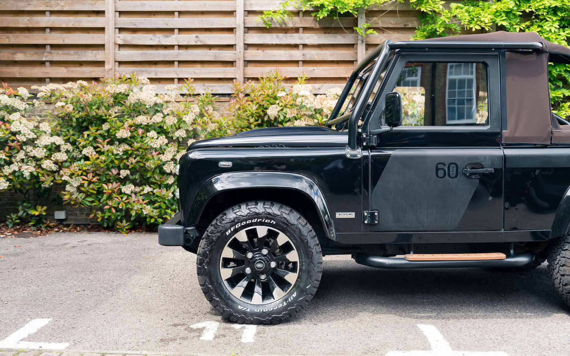 2009 LAND ROVER DEFENDER 90 SVX 6.2 V8 'OUTLANDER'