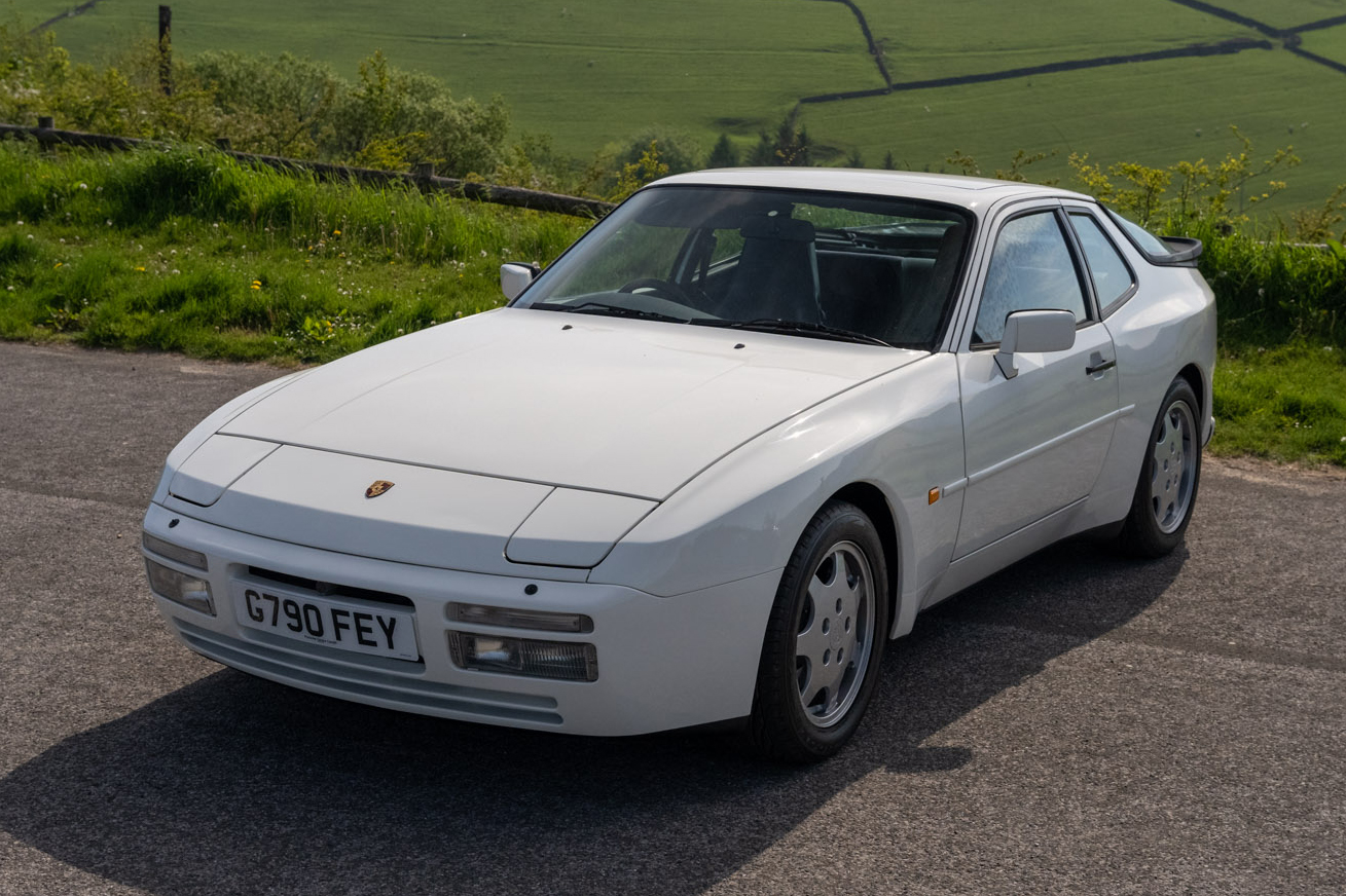 1989 PORSCHE 944 S2