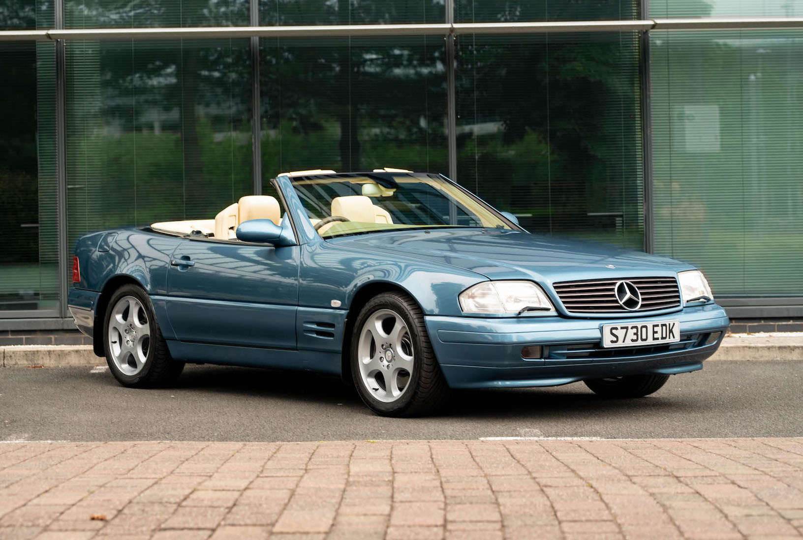 1998 MERCEDES-BENZ (R129) SL320