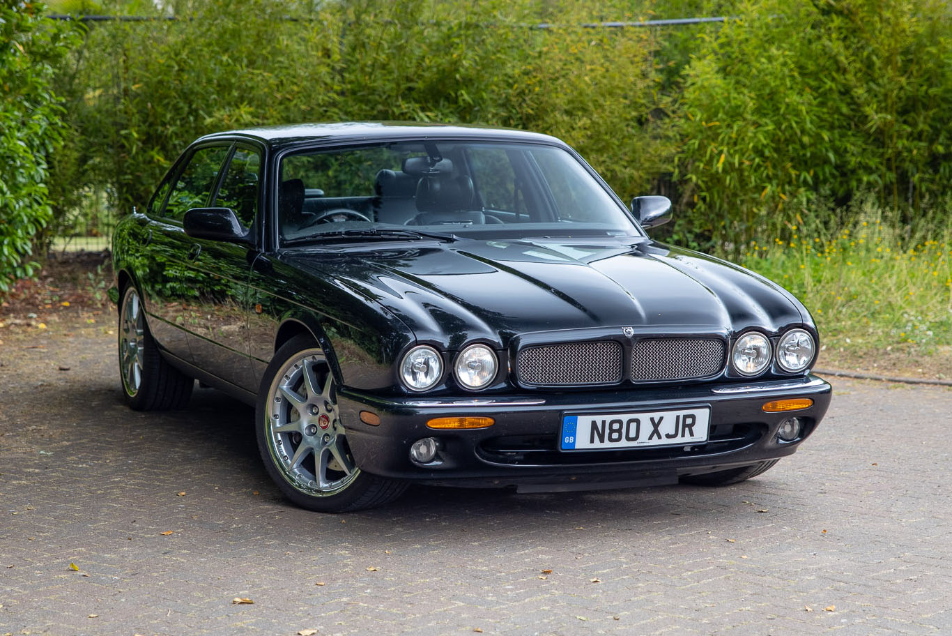 2002 JAGUAR XJR 100