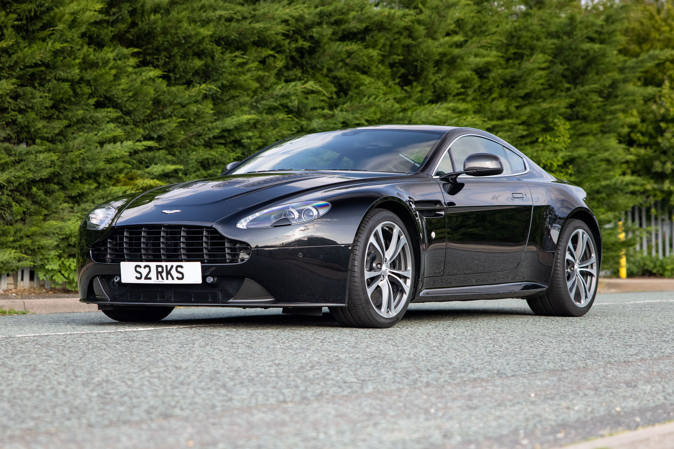 NO RESERVE: 2013 ASTON MARTIN V12 VANTAGE - MANUAL