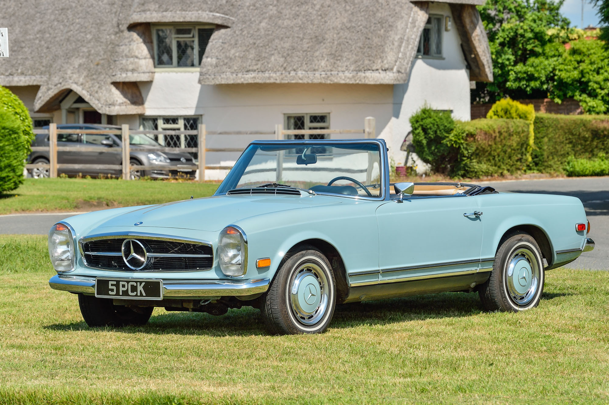 1968 MERCEDES-BENZ 280 SL PAGODA