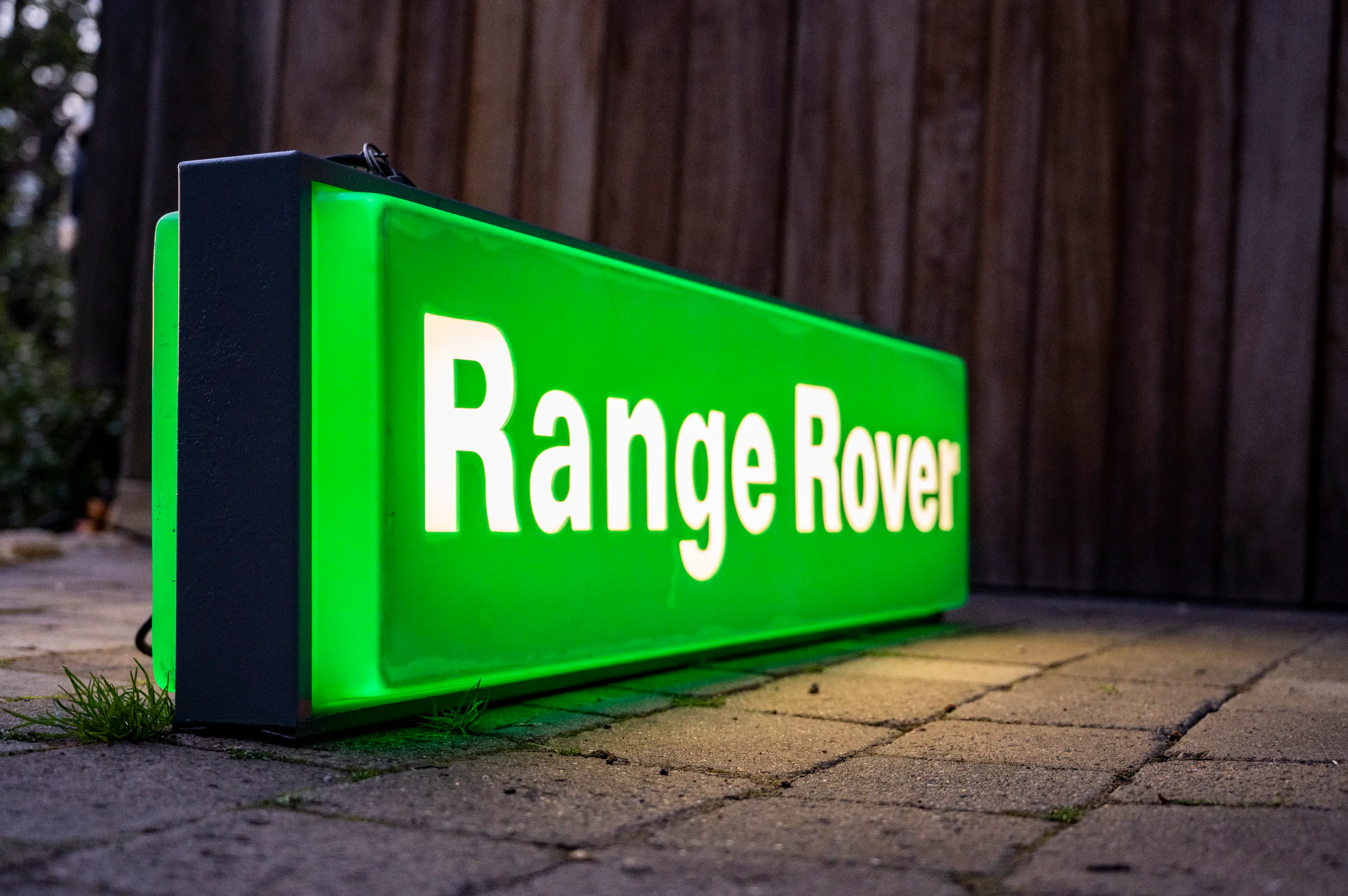 RANGE ROVER ILLUMINATED SIGN